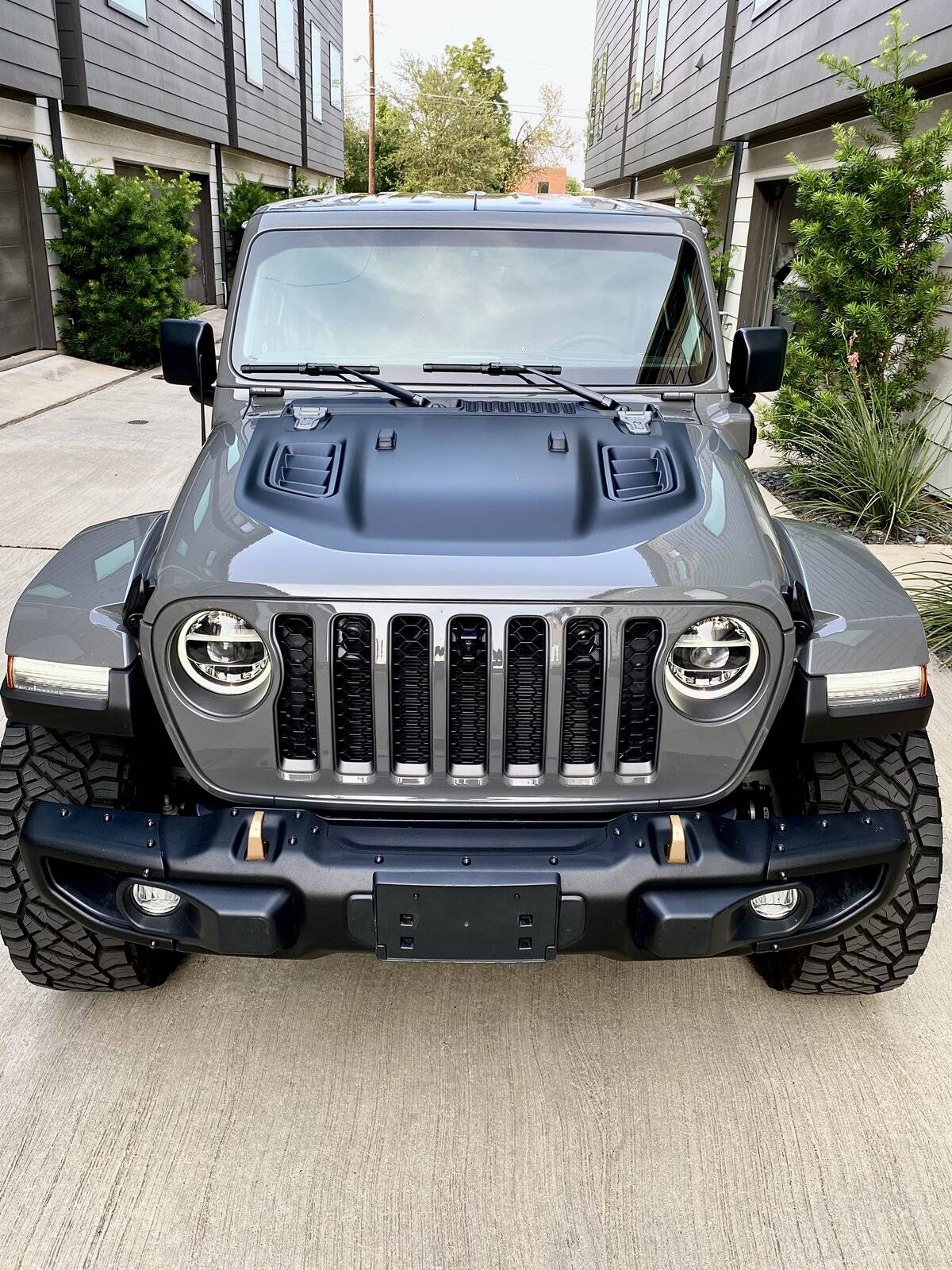 Jeep Gladiator hood decal 3EB413A2-081C-4F33-A353-5D44717BC6BE