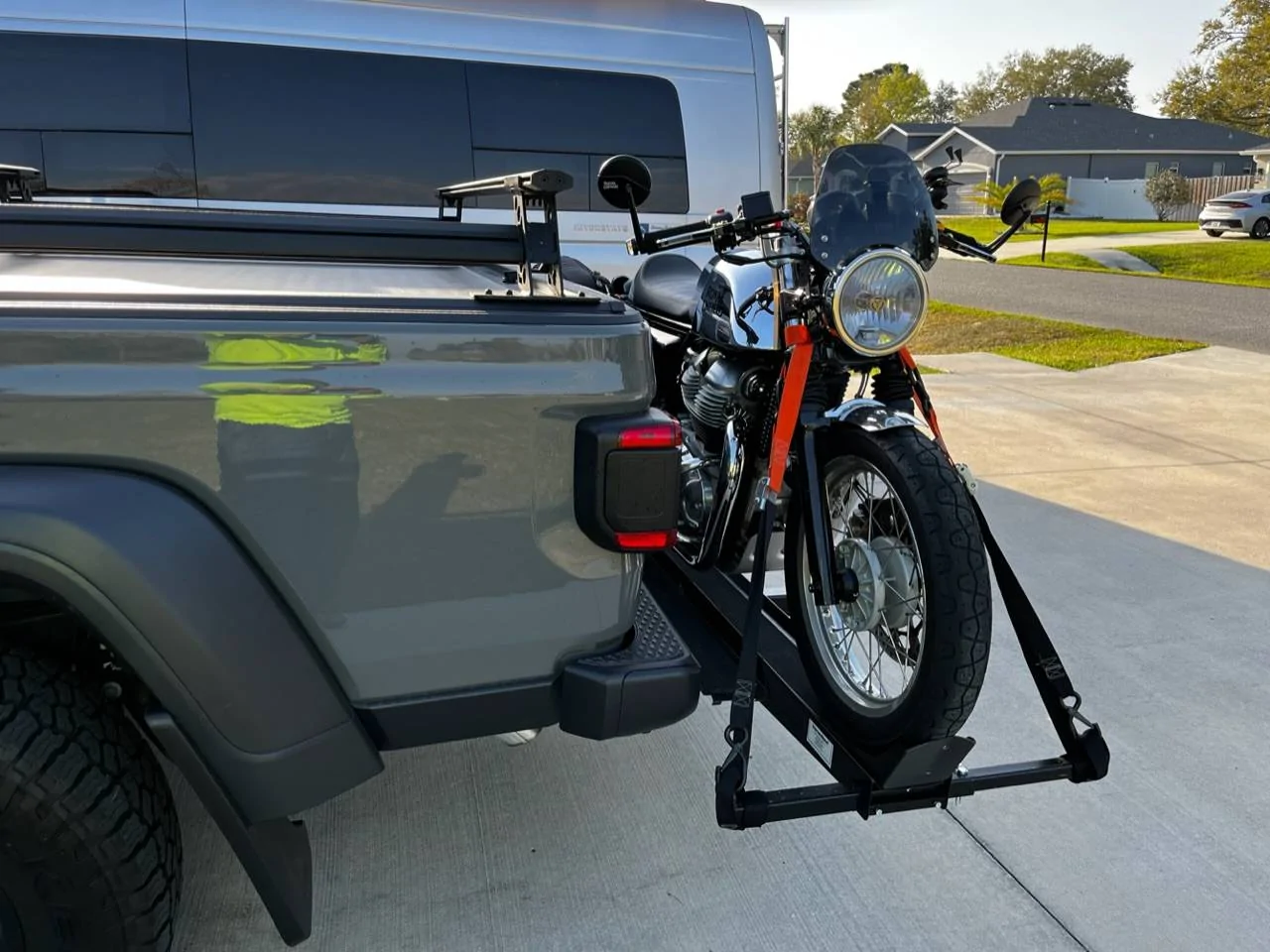 Jeep Gladiator Trailer Hitch Motorcycle Carrier Confusion B98011A8-7401-4277-B88B-D0F92B780B4E