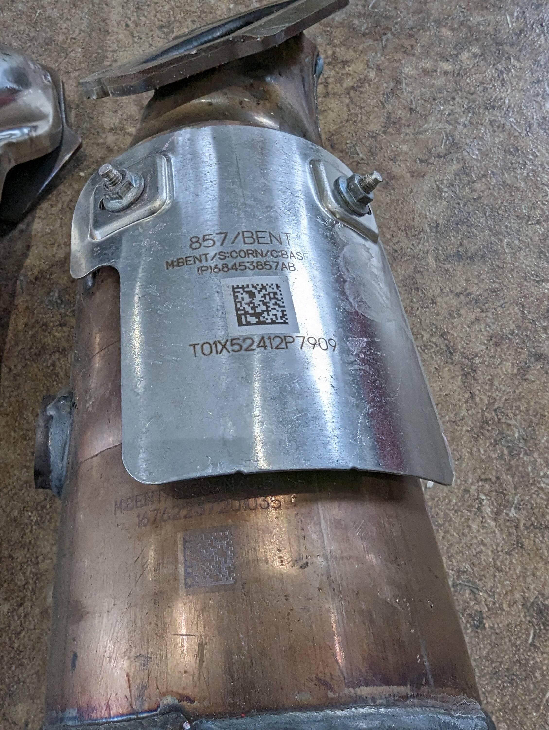 Jeep Gladiator 2022 Factory Catalytic Converters <1,000 miles 2023-03-12 17.31.22