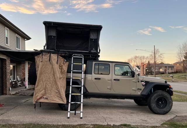 Jeep Gladiator Freespirit 55" Evolution Series Hard-shell Tent Rooftop Tent  270° Batwing Awning + Shower Truck 10