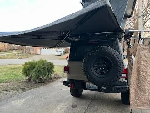 Jeep Gladiator Freespirit 55" Evolution Series Hard-shell Tent Rooftop Tent  270° Batwing Awning + Shower Truck 9