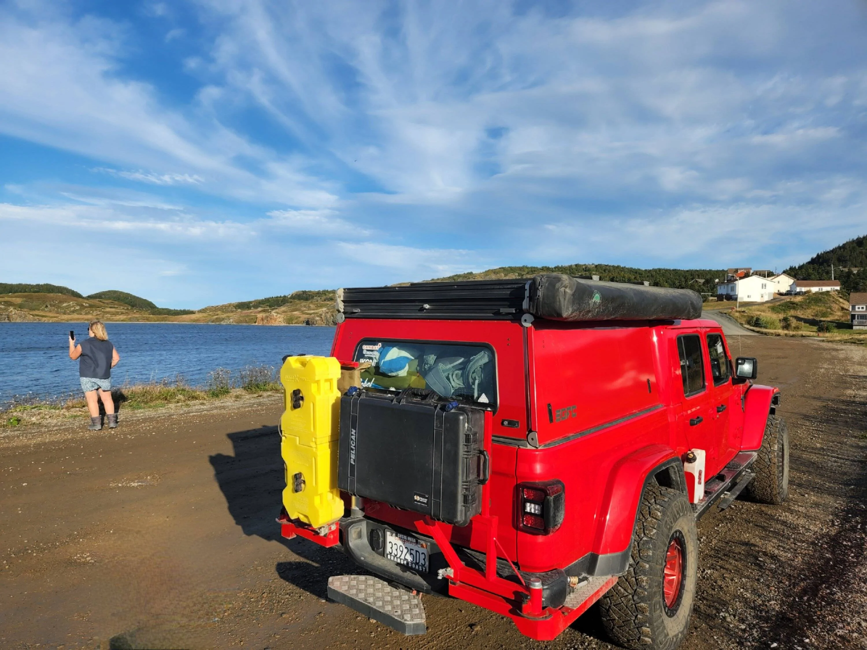 Jeep Gladiator Carrying gas cans 20220923_085548