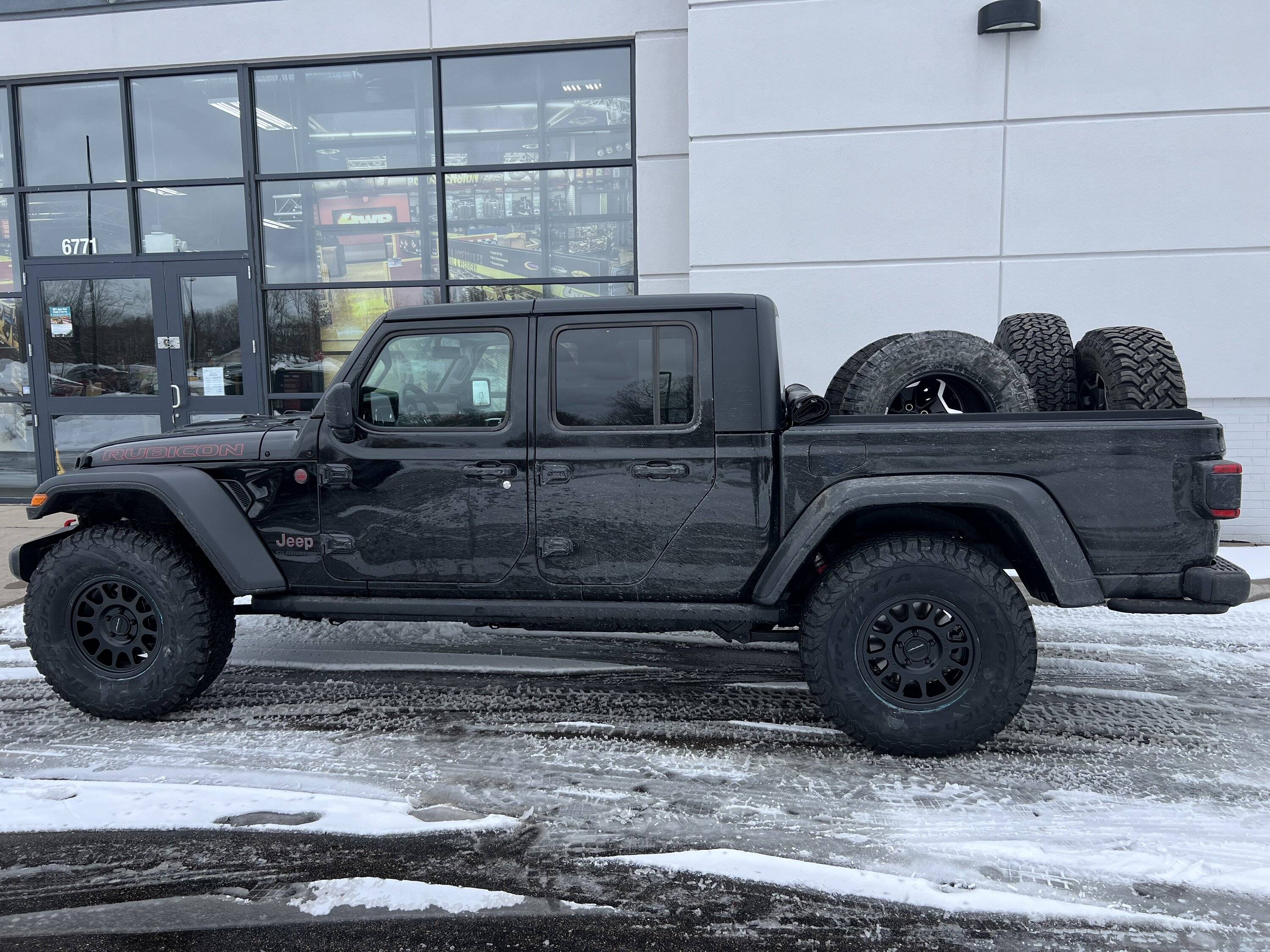 Jeep Gladiator ‘22 Black High Altitude Ecodiesel w/ 37s, gold wheels 1F4F0D15-2469-4CC7-8063-40F539EAC1D0