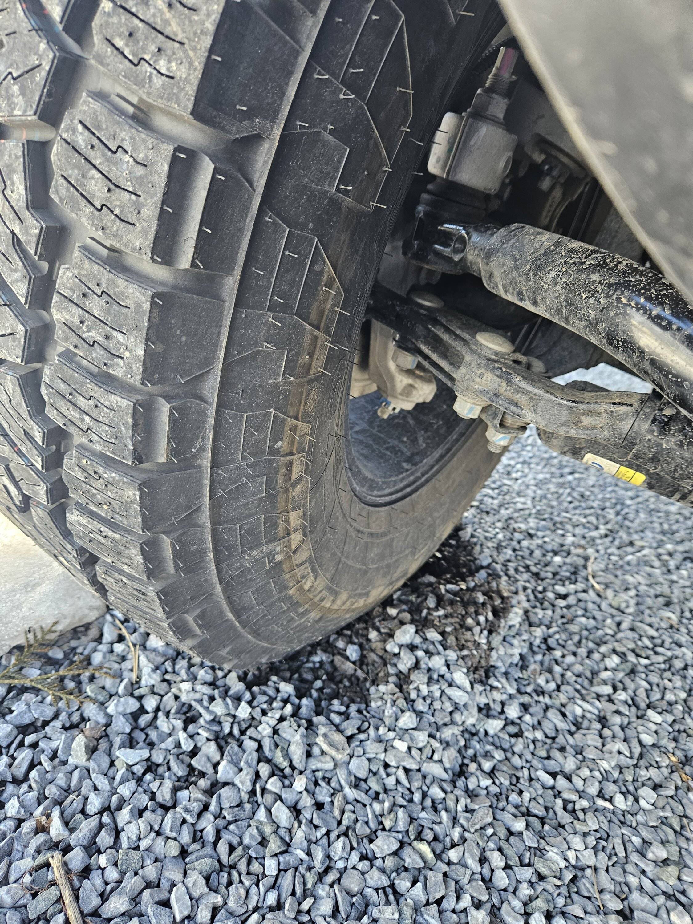 Jeep Gladiator Ready Lift 2.5 sst 2023 gladiator sport s on stock wheels. 20230313_165319