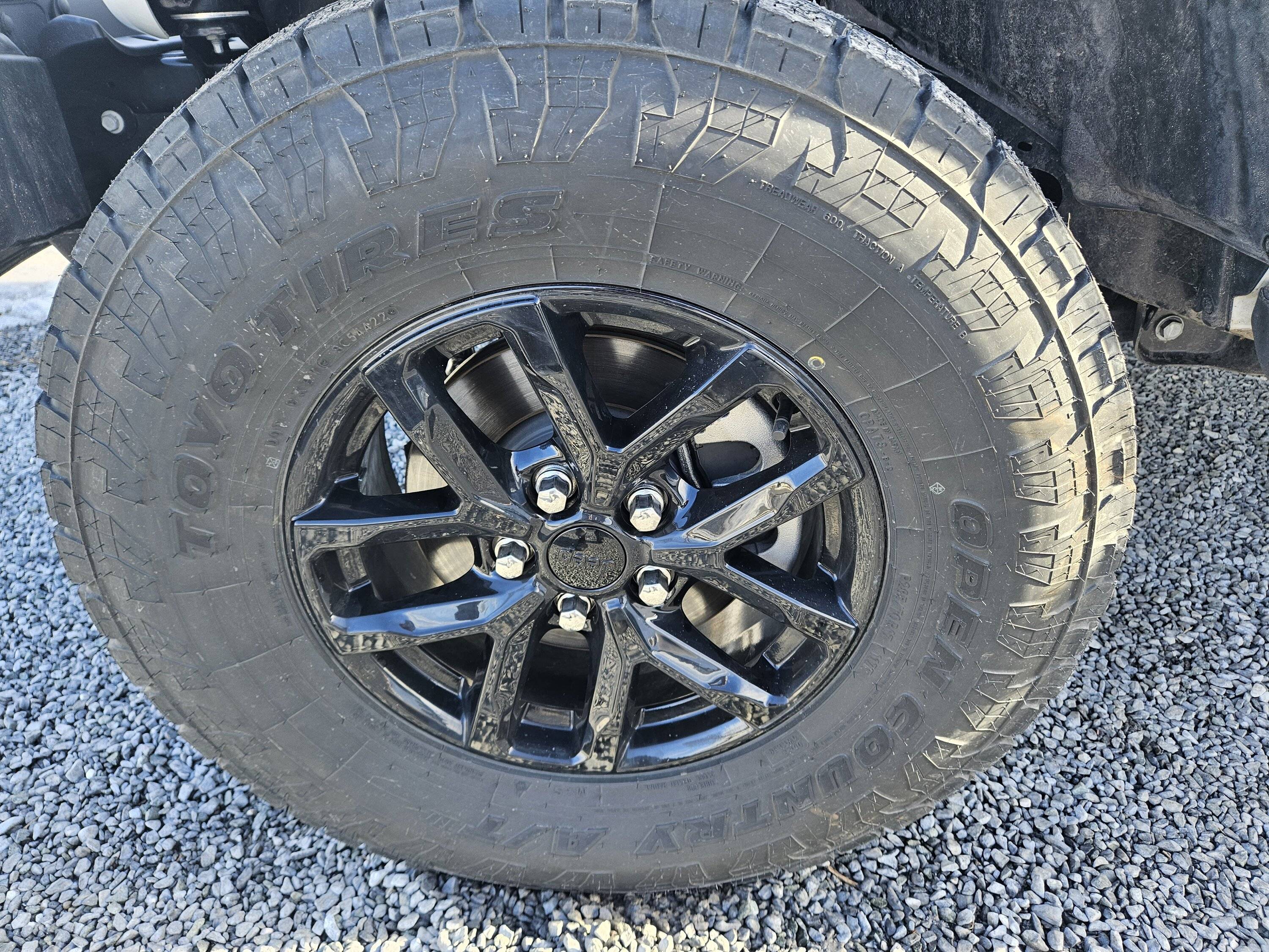 Jeep Gladiator Ready Lift 2.5 sst 2023 gladiator sport s on stock wheels. 20230313_165532