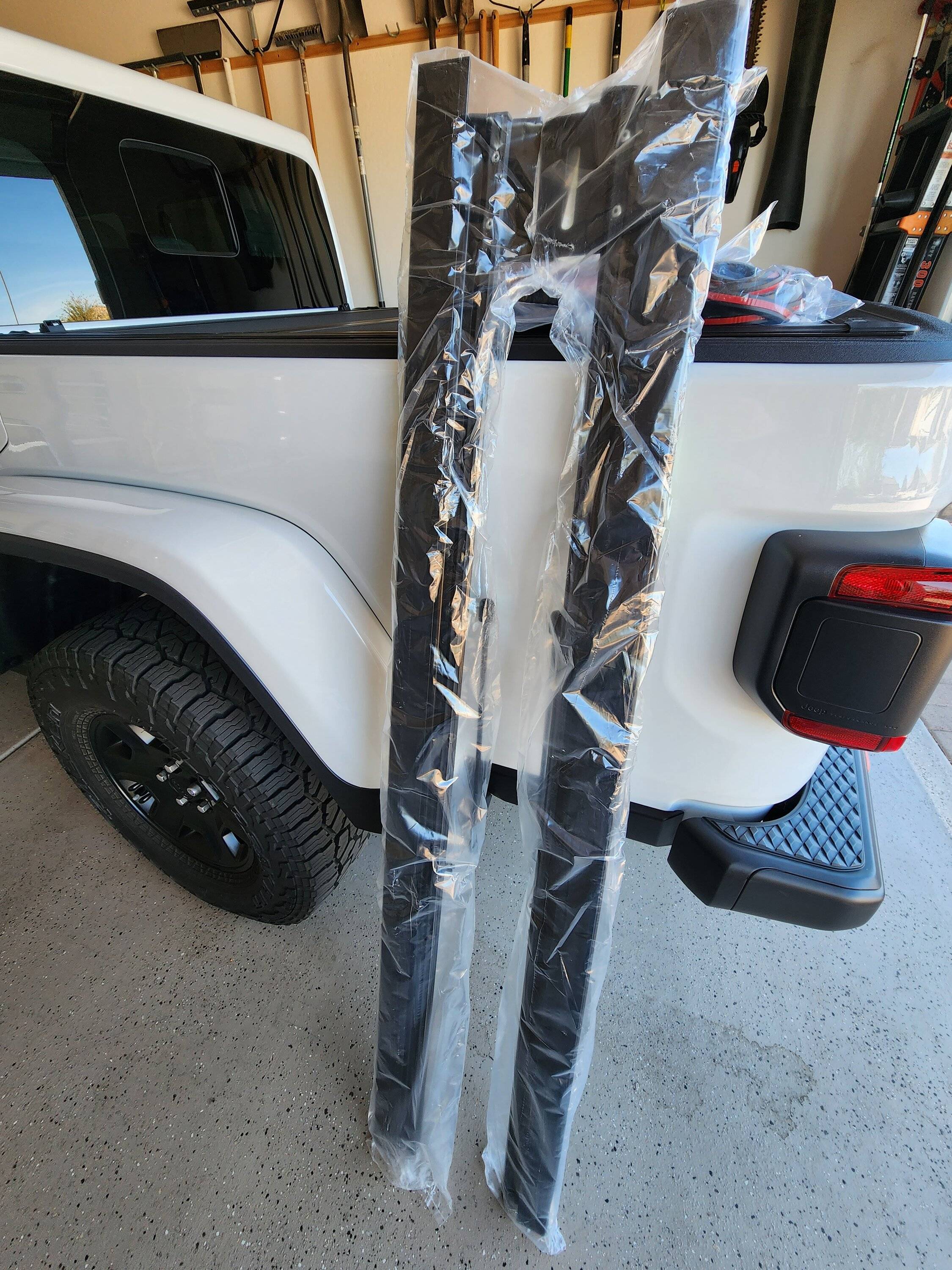 Jeep Gladiator FS - BakFlip MX4 - Like New with Extras 20230312_094843