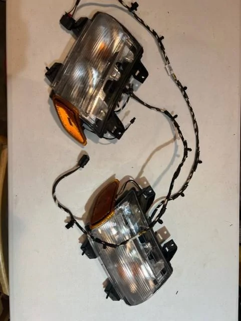 Jeep Gladiator Looking to swap in Non-LED Rubicon front turn signal assemblies (Left and Right) Turn signals