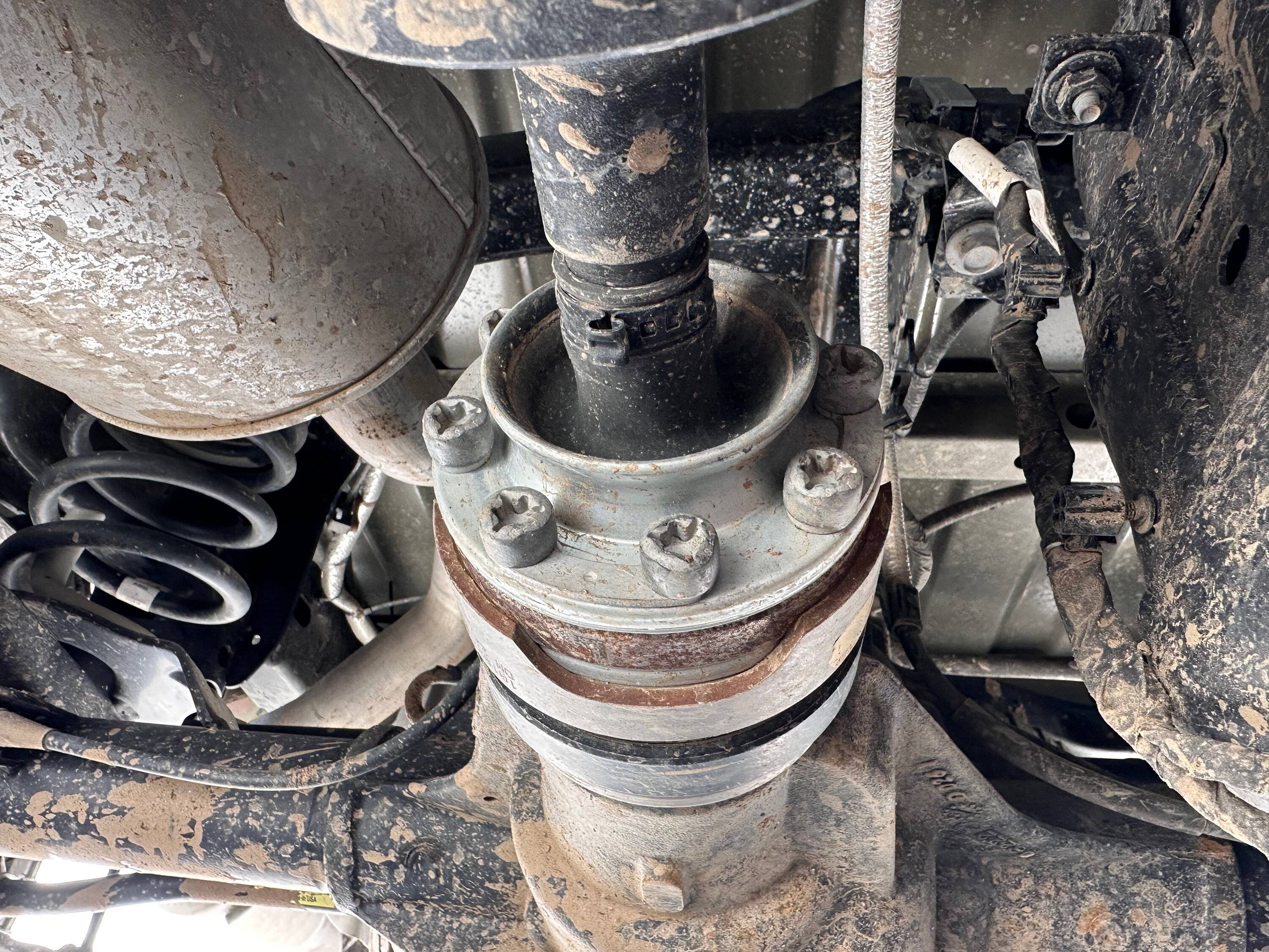 Jeep Gladiator Weird triangular / T50 torx driveline bolts? IMG_1303