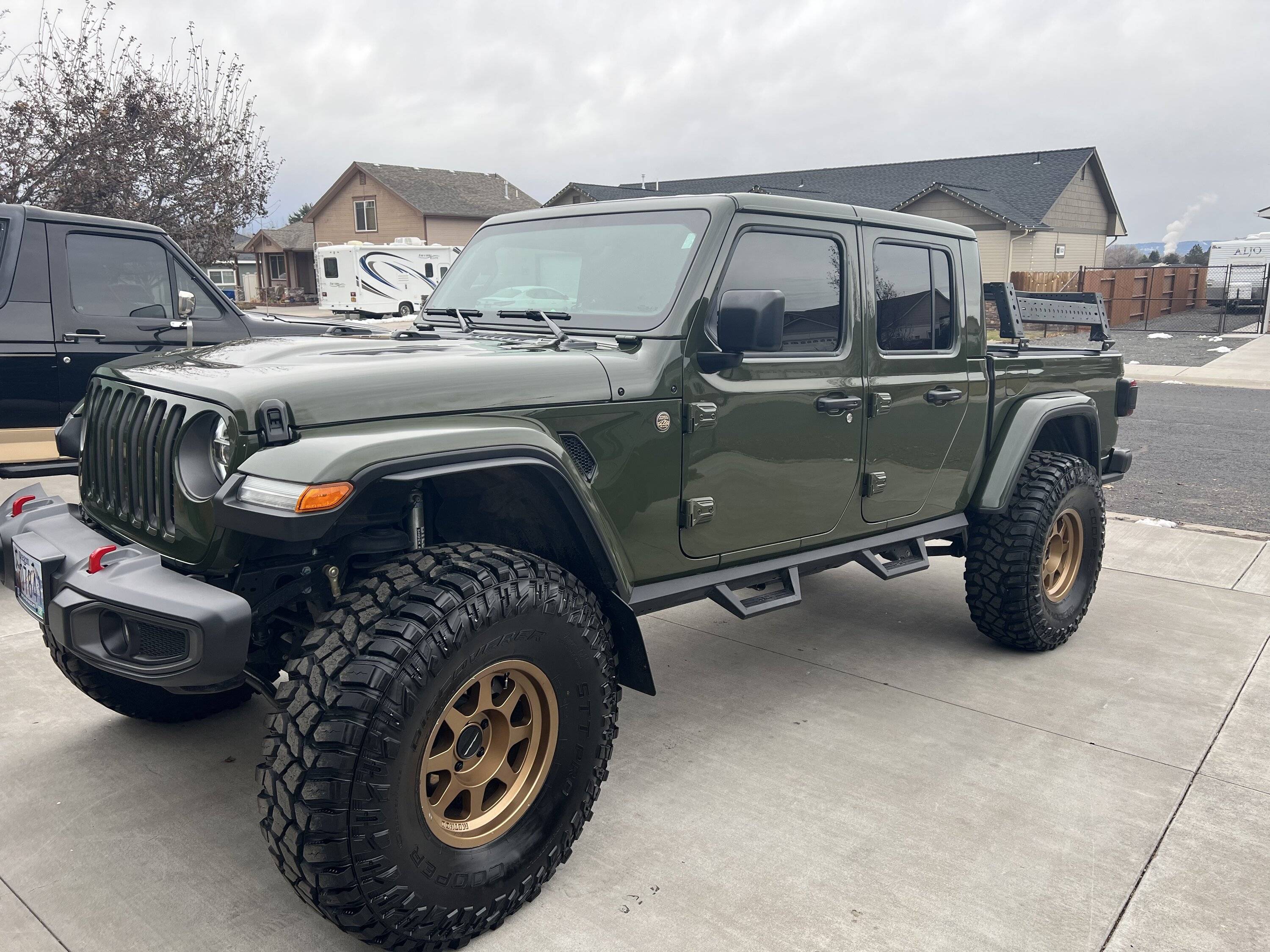 Jeep Gladiator Show me your Gladiators on 40's. 6CFDD65C-9D01-4F07-AF2C-2D4567C3D486