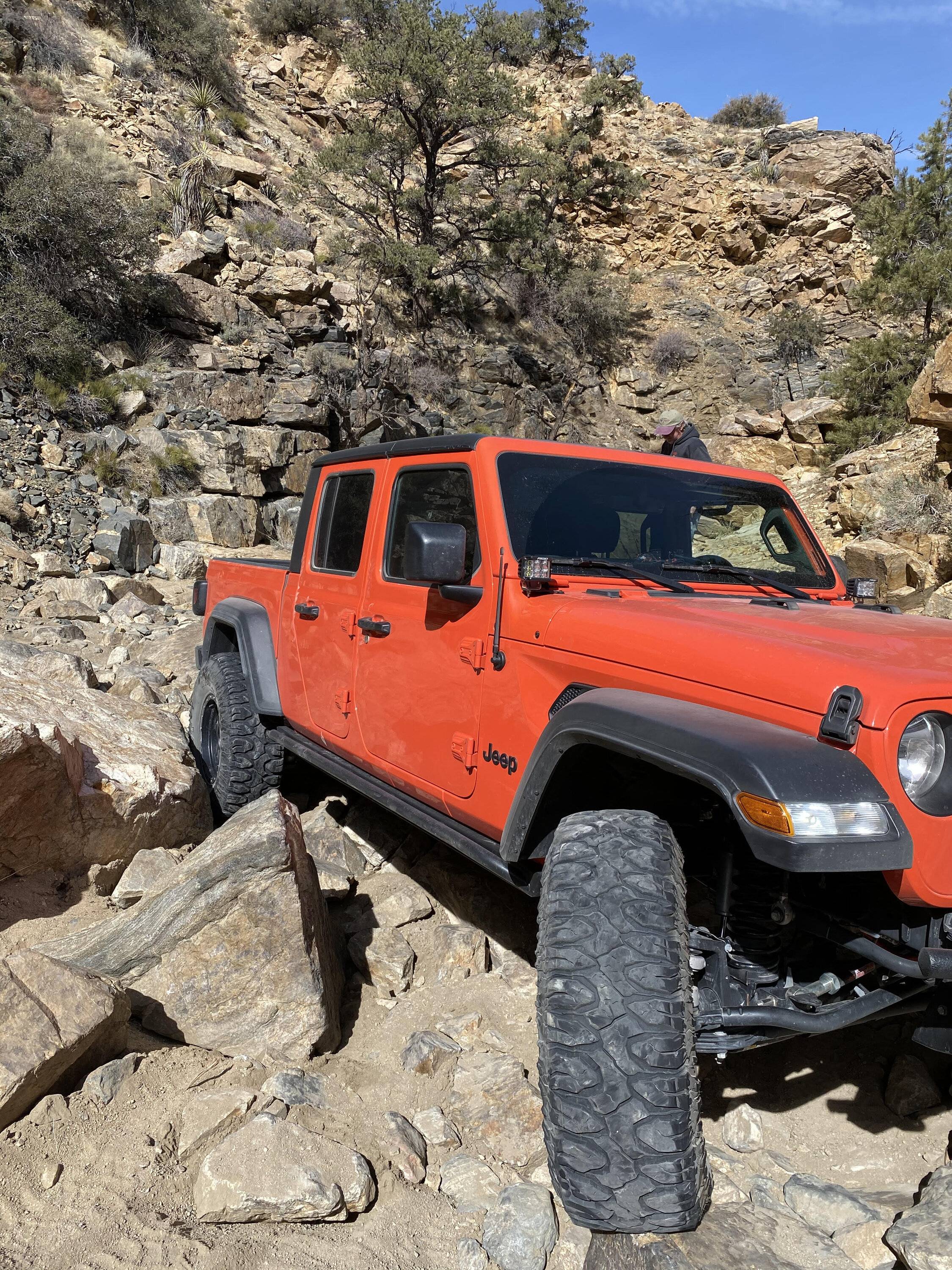 Jeep Gladiator Frame bent: New Chevy Colorado ZR2 broken like a pencil ✏️ 1678892282615