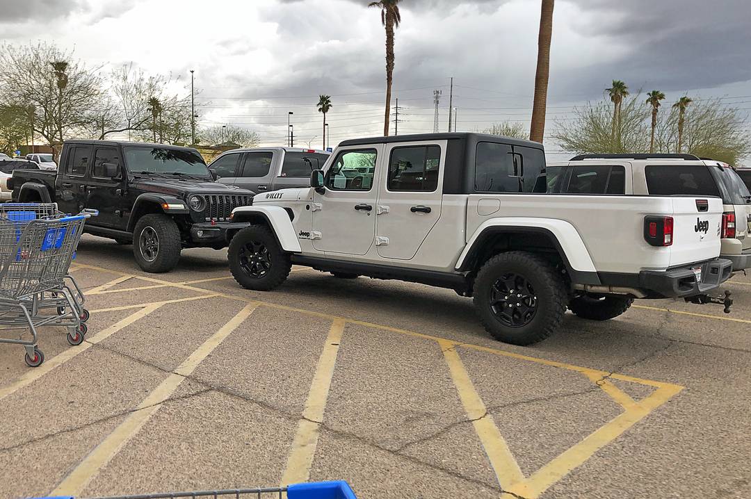 Jeep Gladiator Jeeps Parking Next To Jeeps Jeep-RW