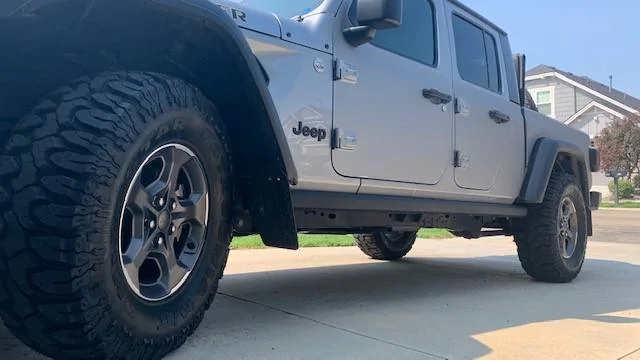 Jeep Gladiator Discount Tire mounting oversized tires 1678979213150