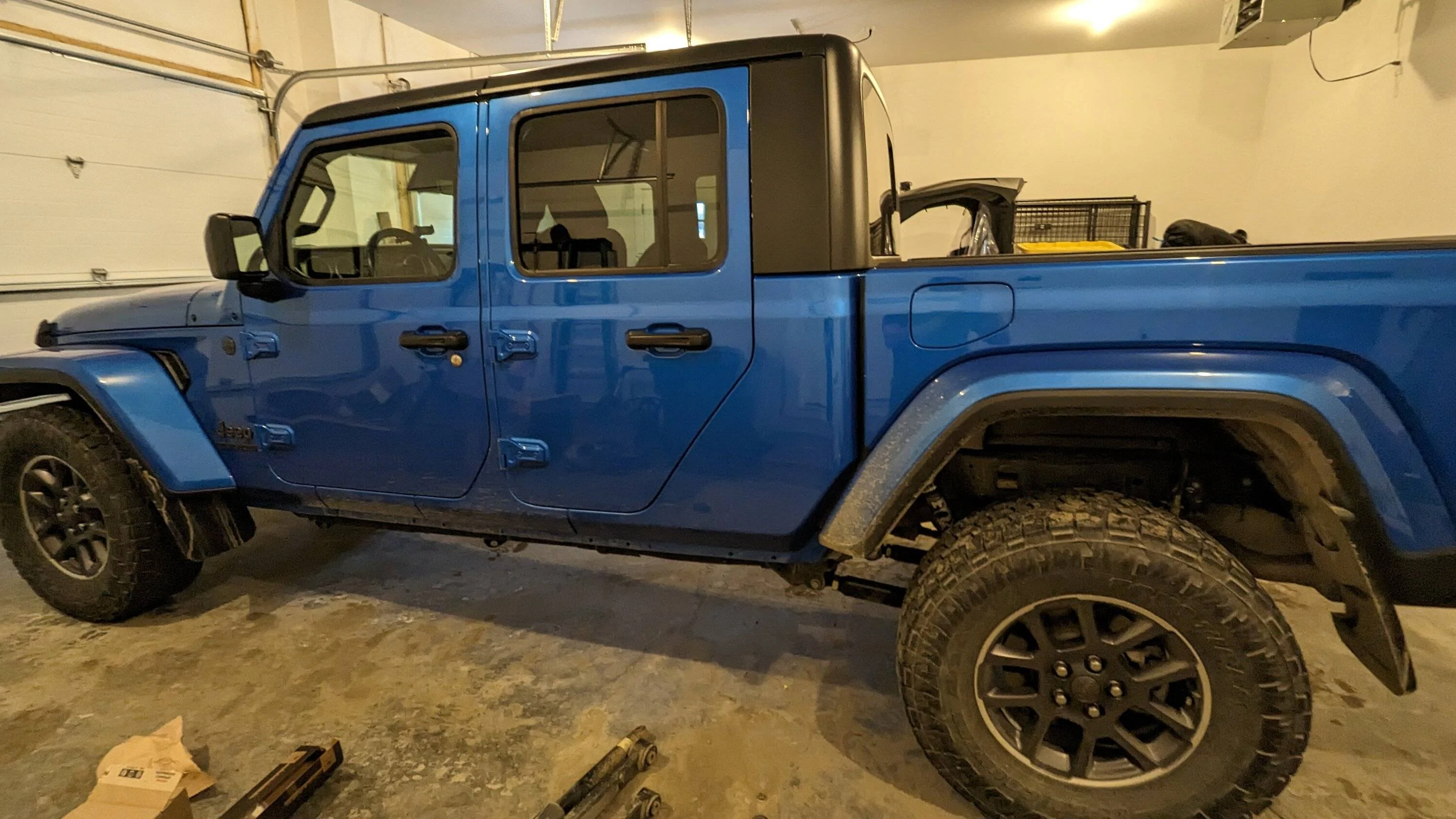 Jeep Gladiator Alaska Daily Drivers: Hydro Blue 80A and Bright White JTR PXL_20230227_022501597.MP