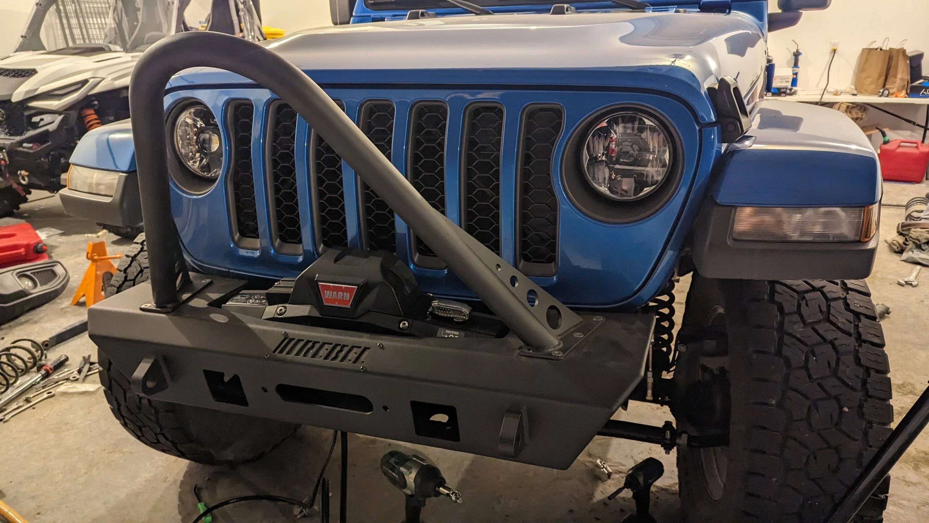 Jeep Gladiator Alaska Daily Drivers: Hydro Blue 80A and Bright White JTR PXL_20230302_044718615