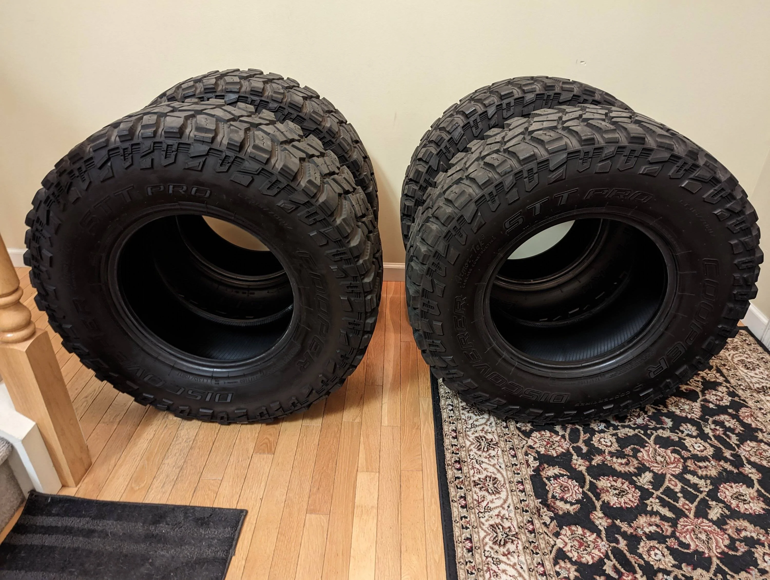 Jeep Gladiator (4) SST PRO Coopers 315/70/17 $400 PXL_20230317_002746246