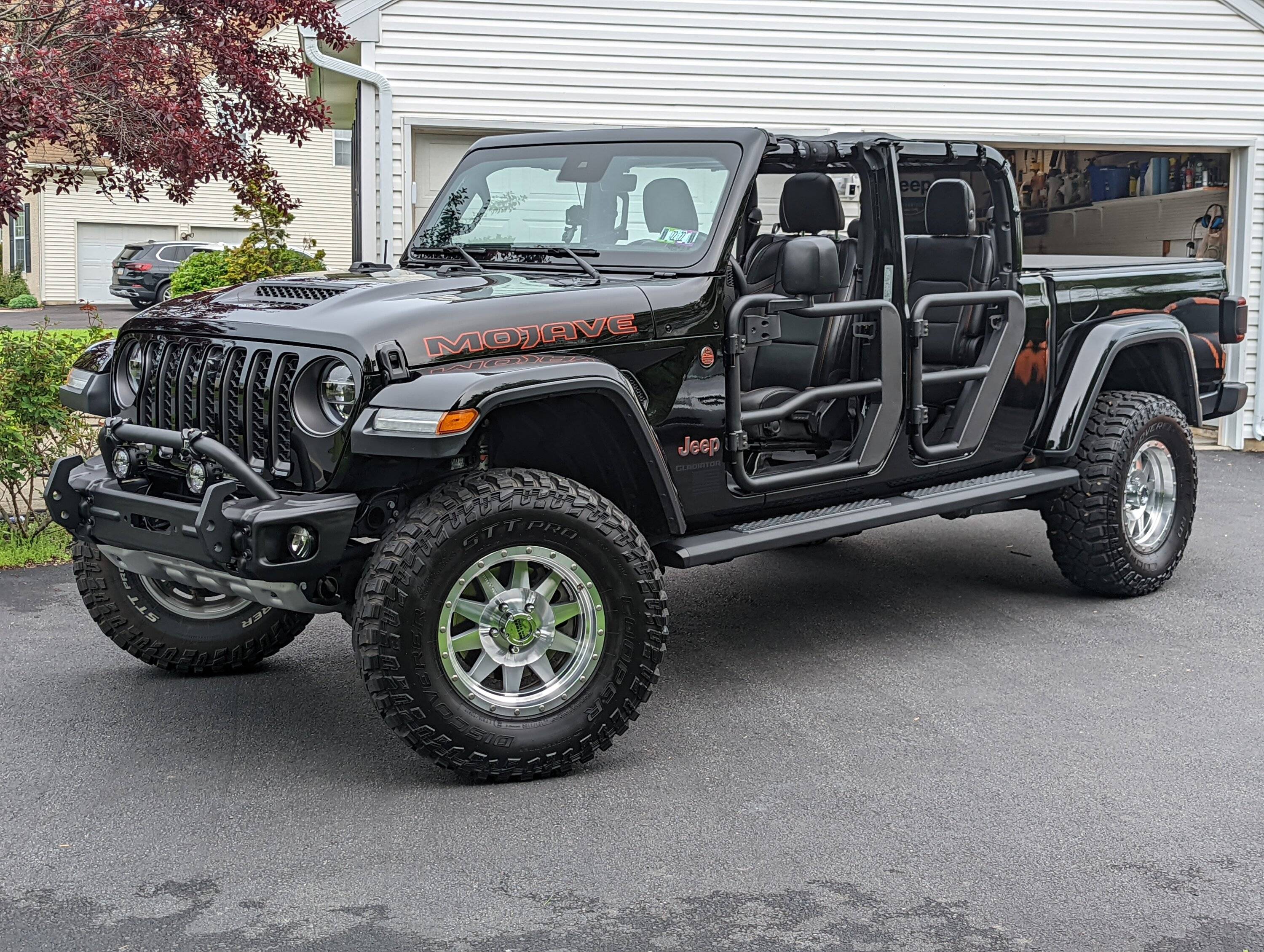 Jeep Gladiator (4) SST PRO Coopers 315/70/17 $400 PXL_20220521_124916391