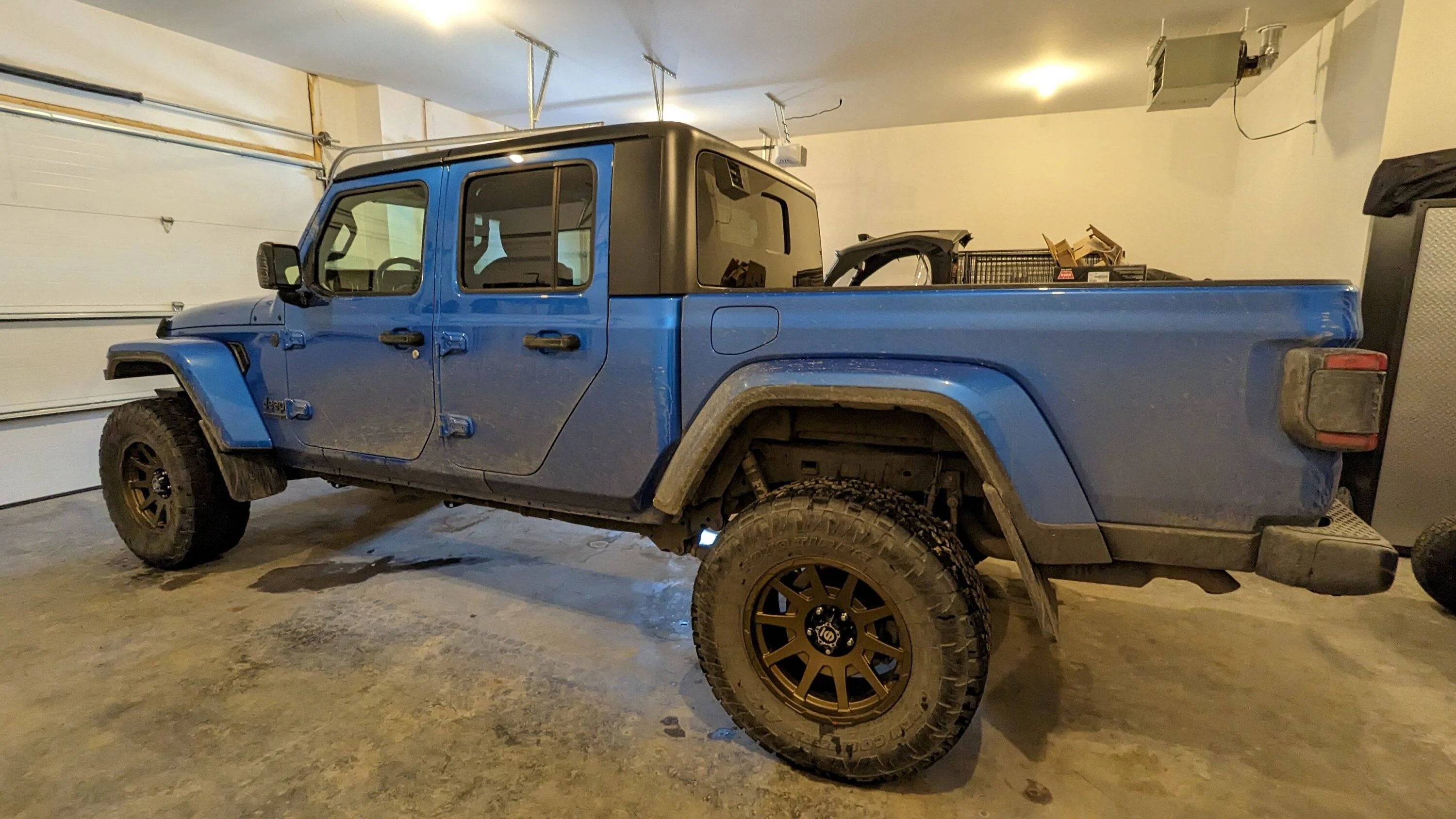 Jeep Gladiator Alaska Daily Drivers: Hydro Blue 80A and Bright White JTR PXL_20230312_004632003