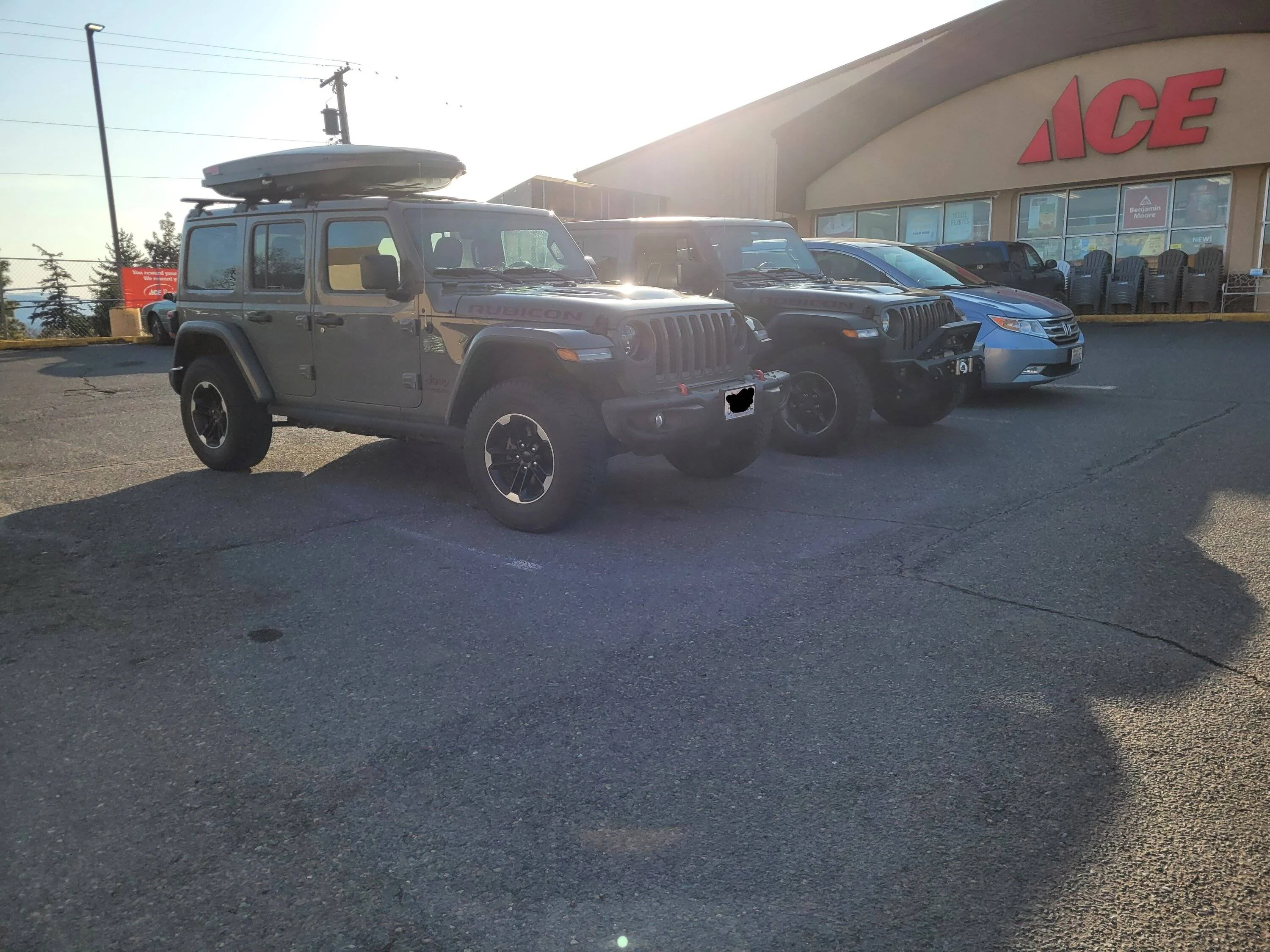 Jeep Gladiator Jeeps Parking Next To Jeeps 20230316_172513~2