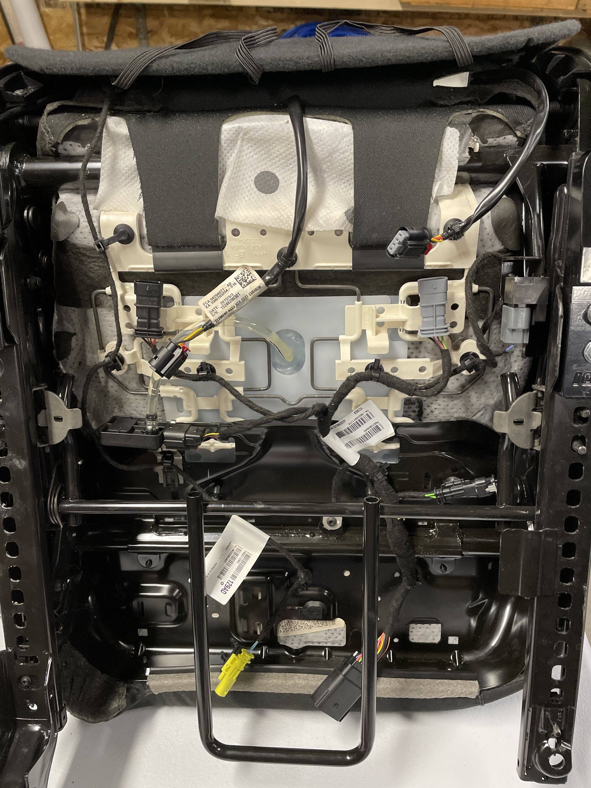 Jeep Gladiator Drivers side heated seat not working. image