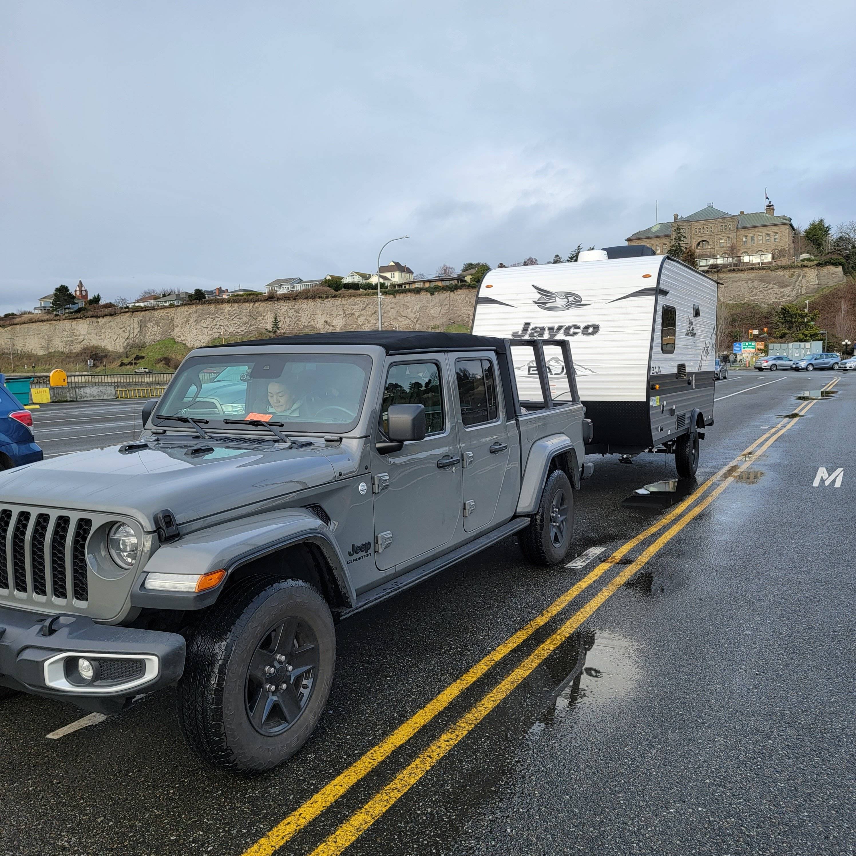 Jeep Gladiator New camper specs 20221231_101605