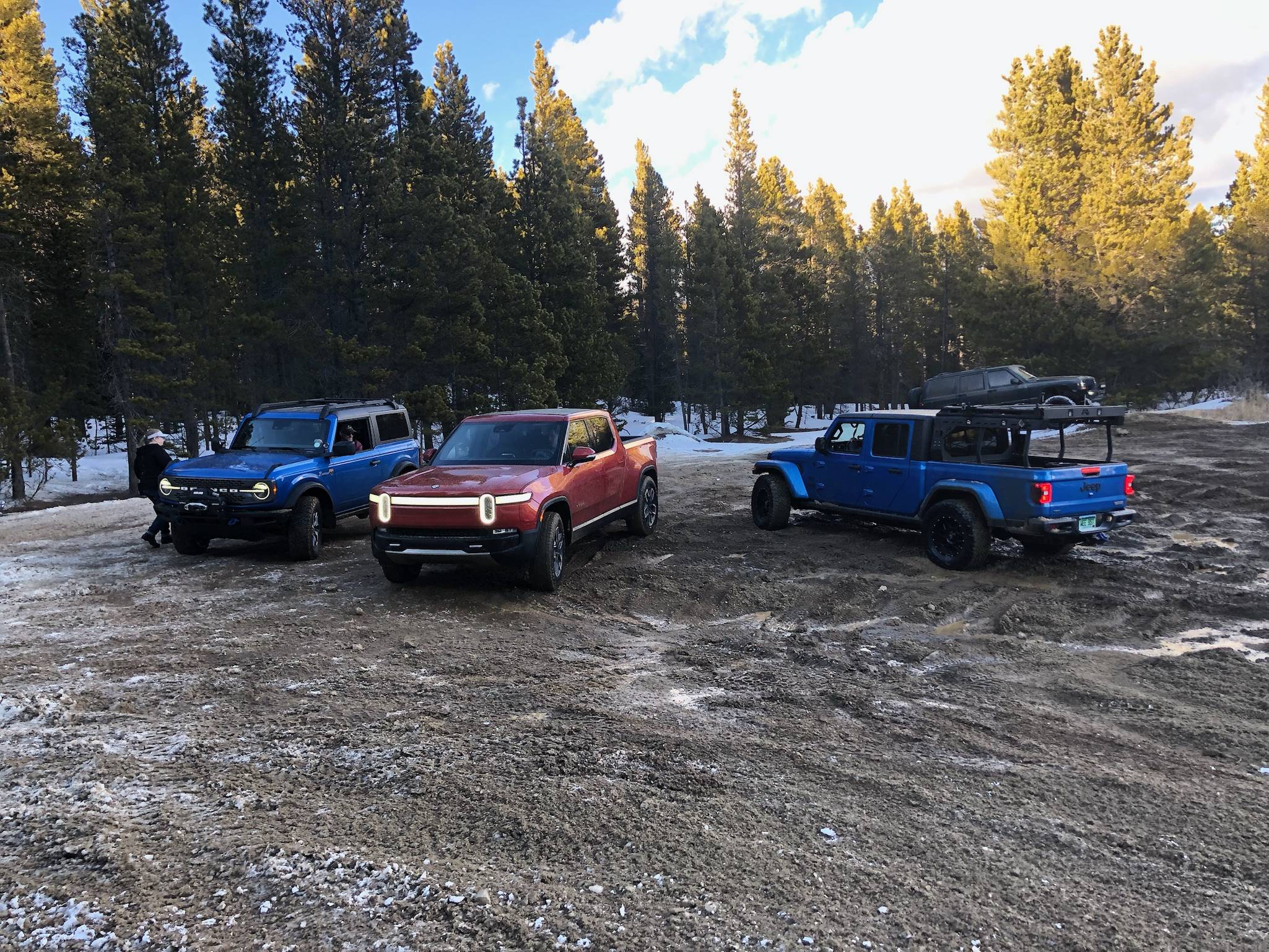 Jeep Gladiator Yankee Hill Colorado with a Gladiator, a Rivian and a Bronco… Damage IMG_7841