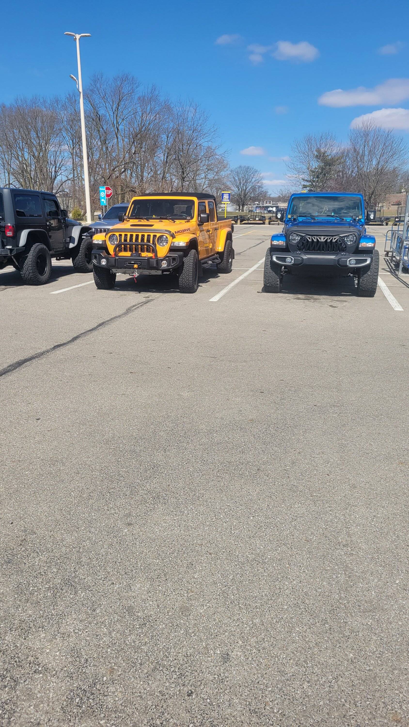 Jeep Gladiator Jeeps Parking Next To Jeeps 20230319_132012