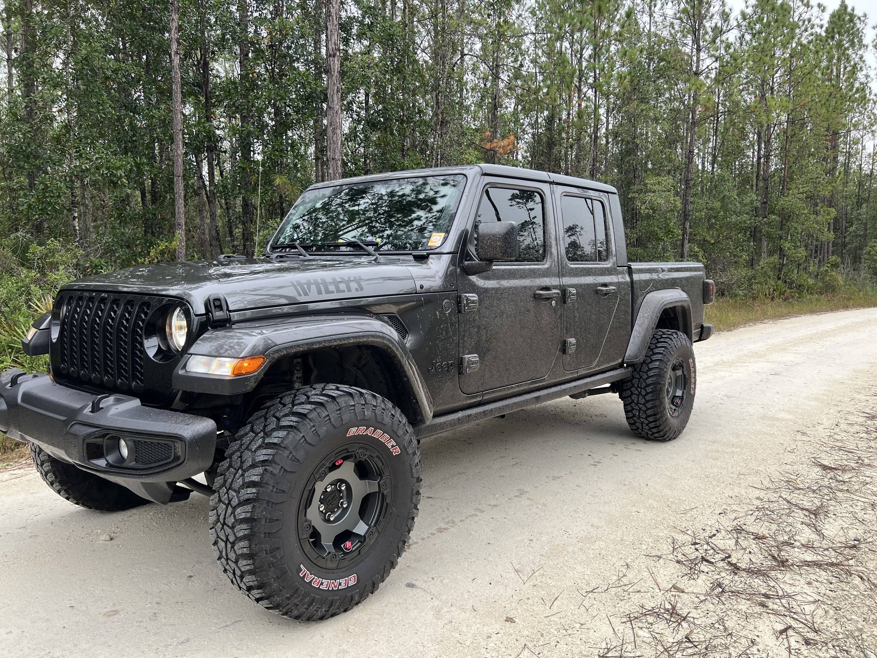 Jeep Gladiator WILLYS Edition Gladiator JT Club 87CE4505-AFD1-4997-8945-96C30C609595