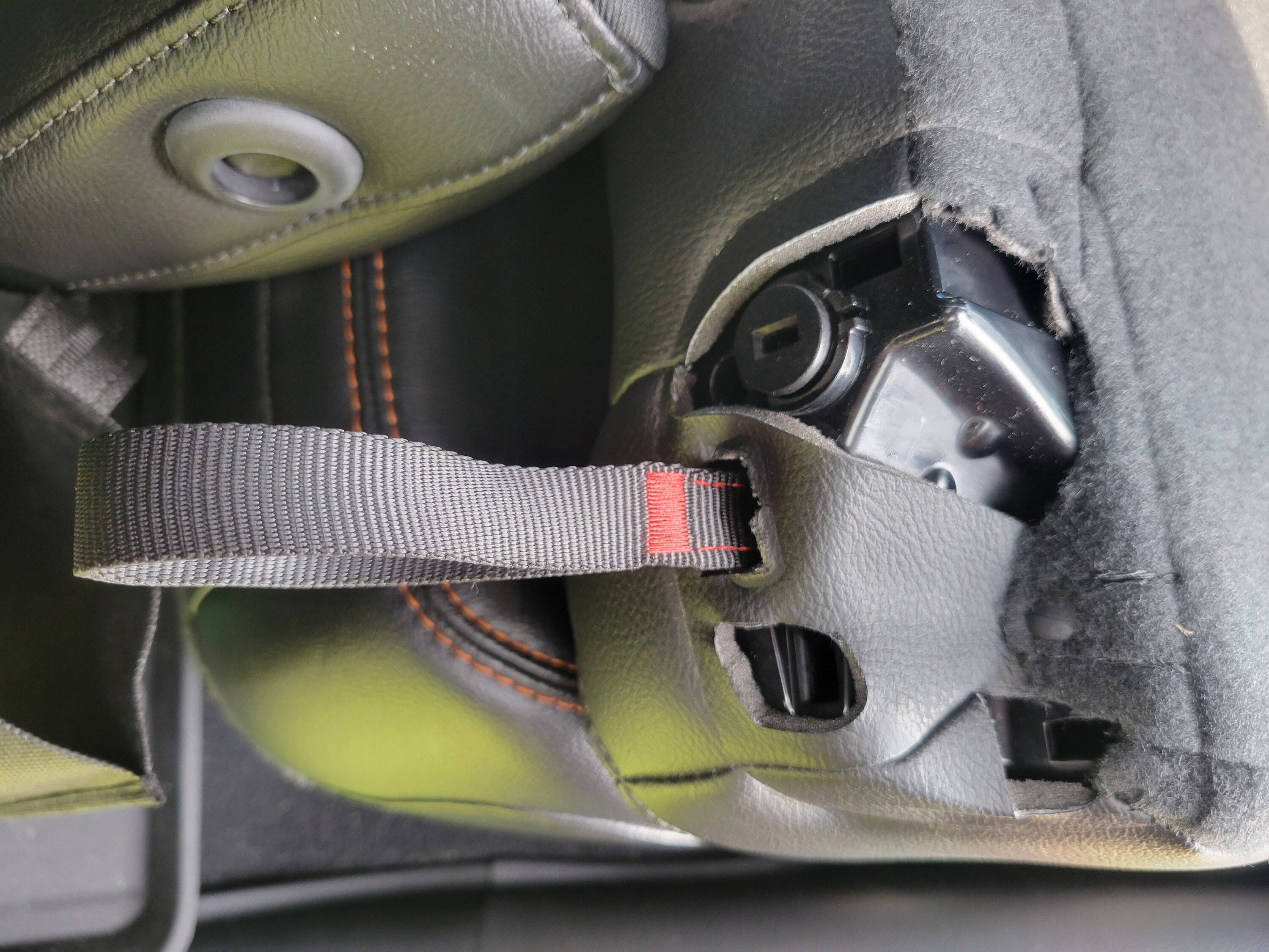 Jeep Gladiator Can the Rear Seat Key Lock be Swapped? 20230319_171259