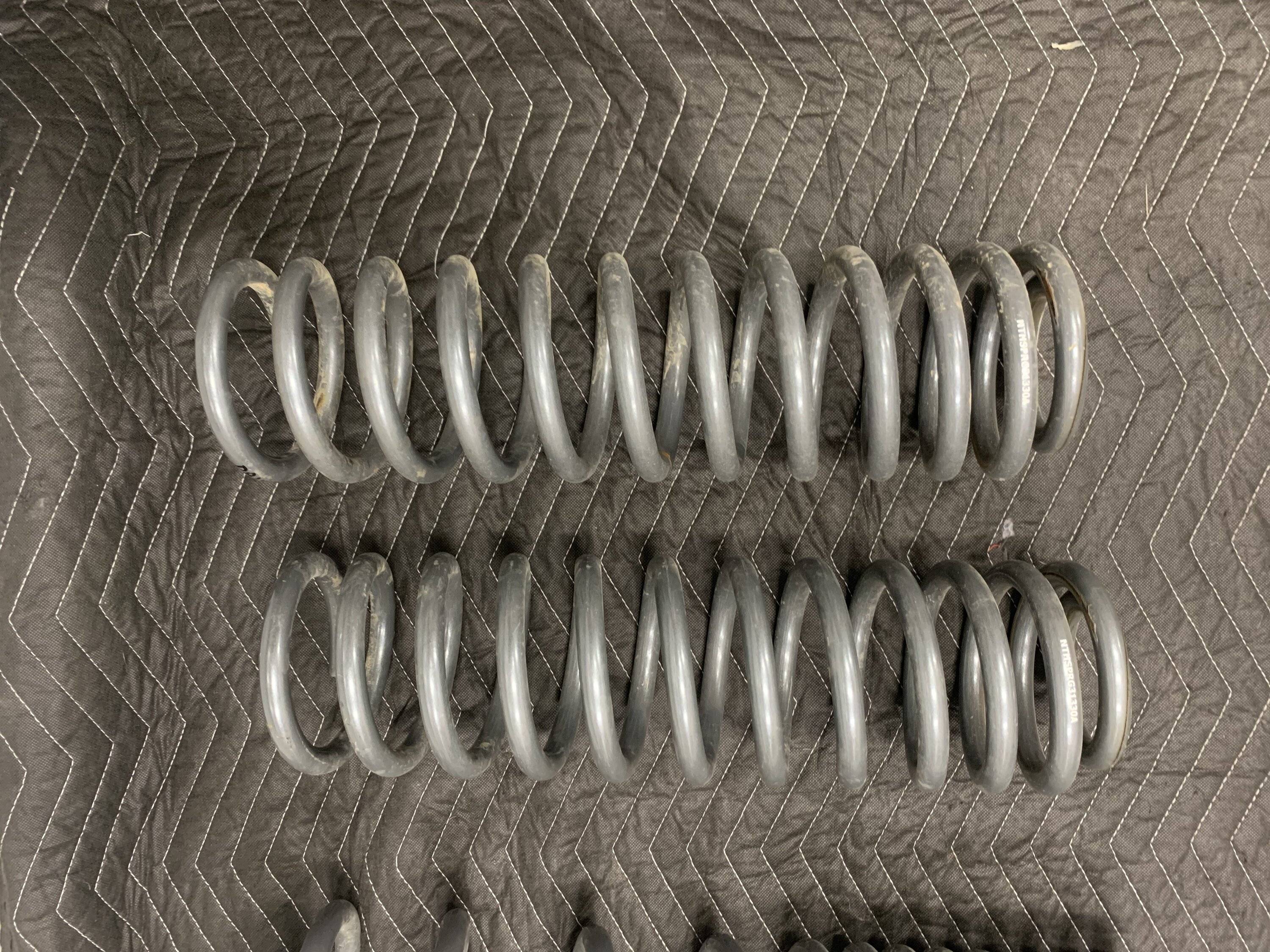 Jeep Gladiator AEV 2.5" Diesel springs IMG_6643