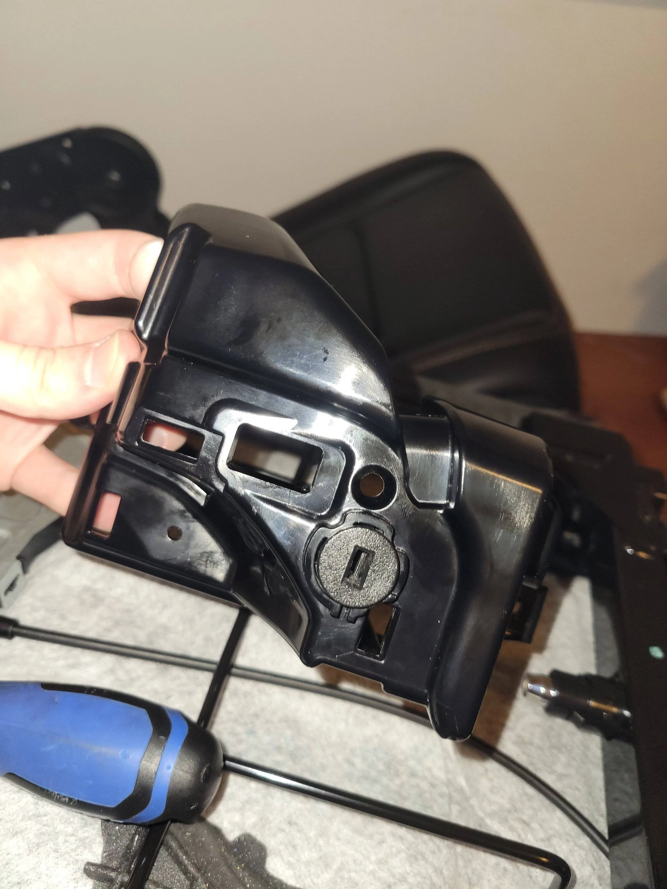 Jeep Gladiator Can the Rear Seat Key Lock be Swapped? 20230319_204149