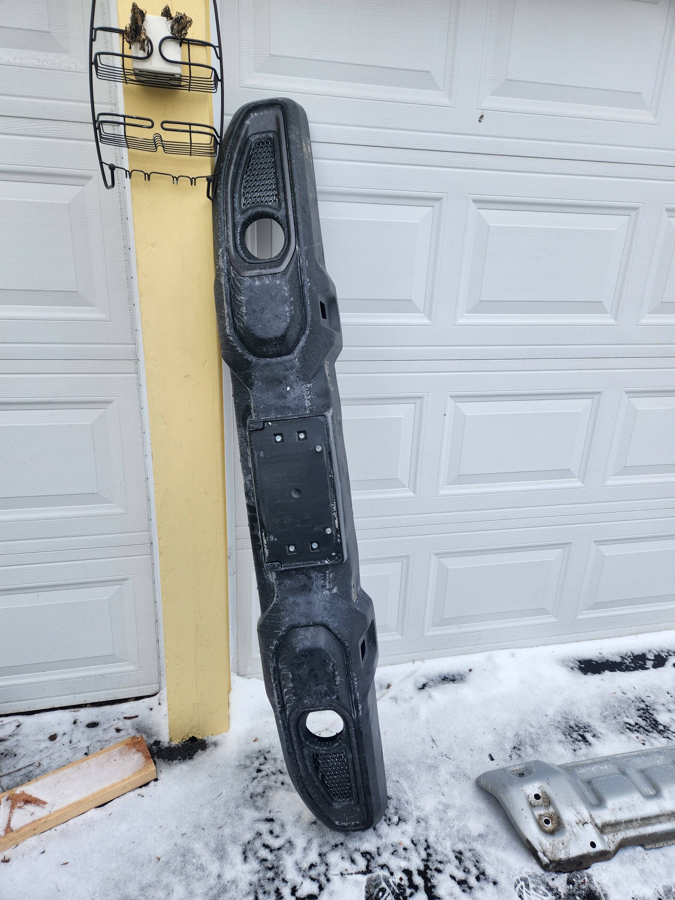 Jeep Gladiator FREE-2021 Mojave plastic bumper 20230319_162742