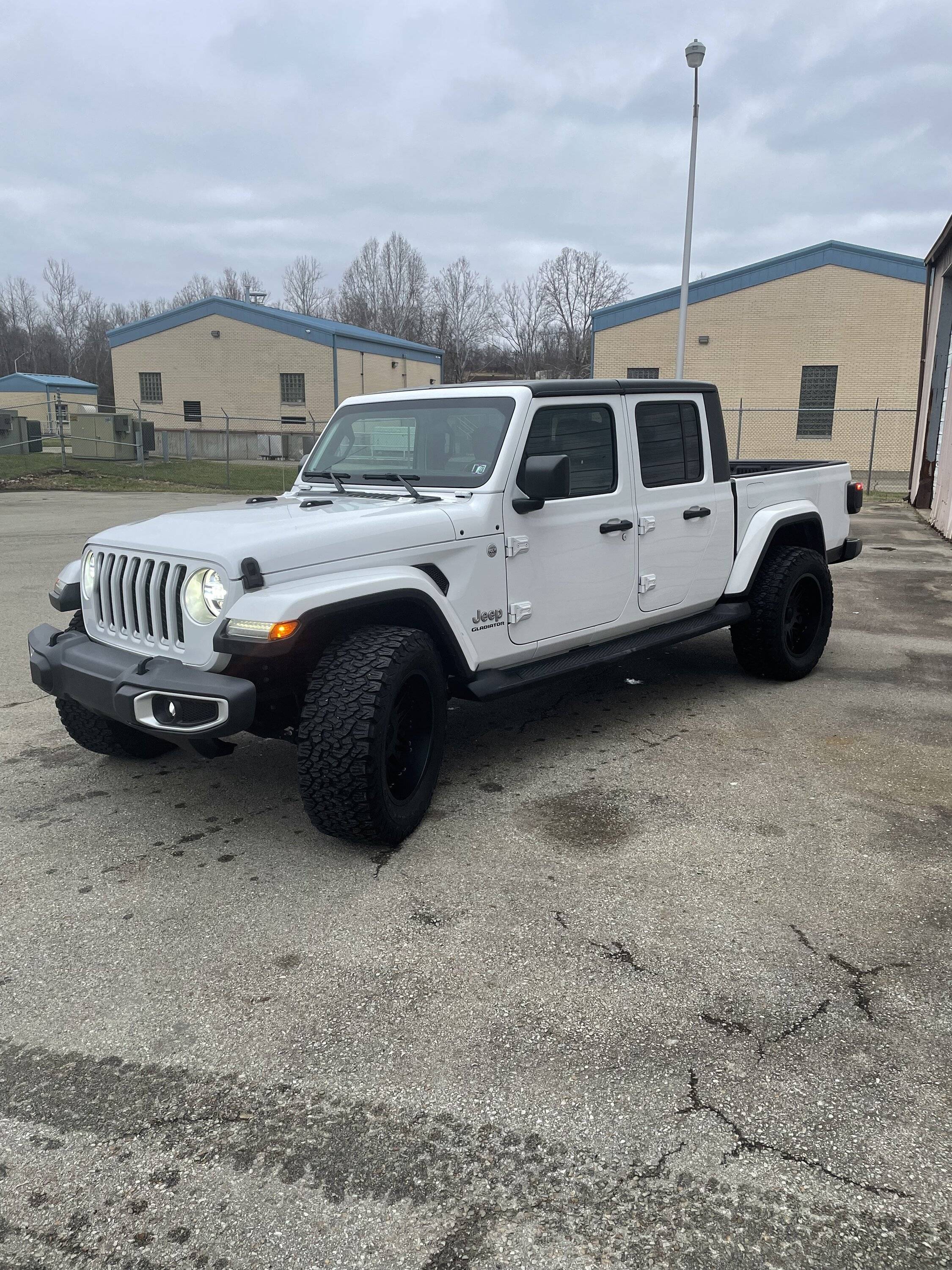 Jeep Gladiator 2020 Gladiator Overland D1B92346-9CEE-4F14-82B5-BEBA2A1172CC