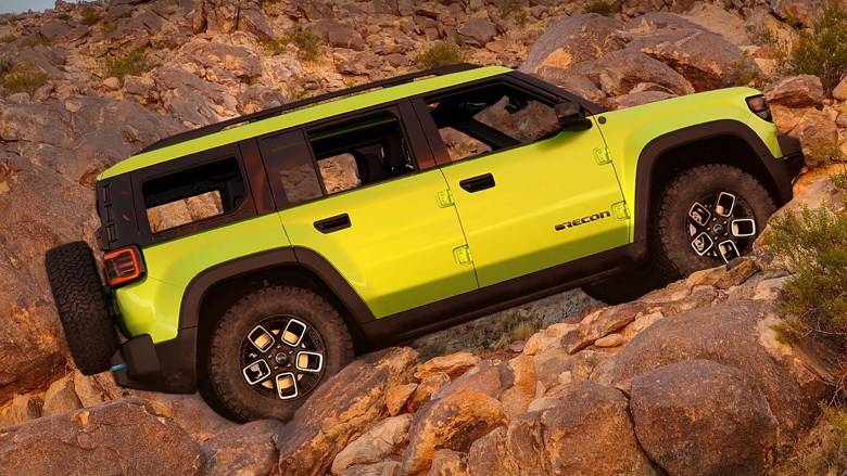 Jeep Gladiator Tavares Says Electric Vehicles Cost 40% More To Manufacture Recon-Moab-EJ-4xe-Battery-Electric-Vehicle.-Jeep-2