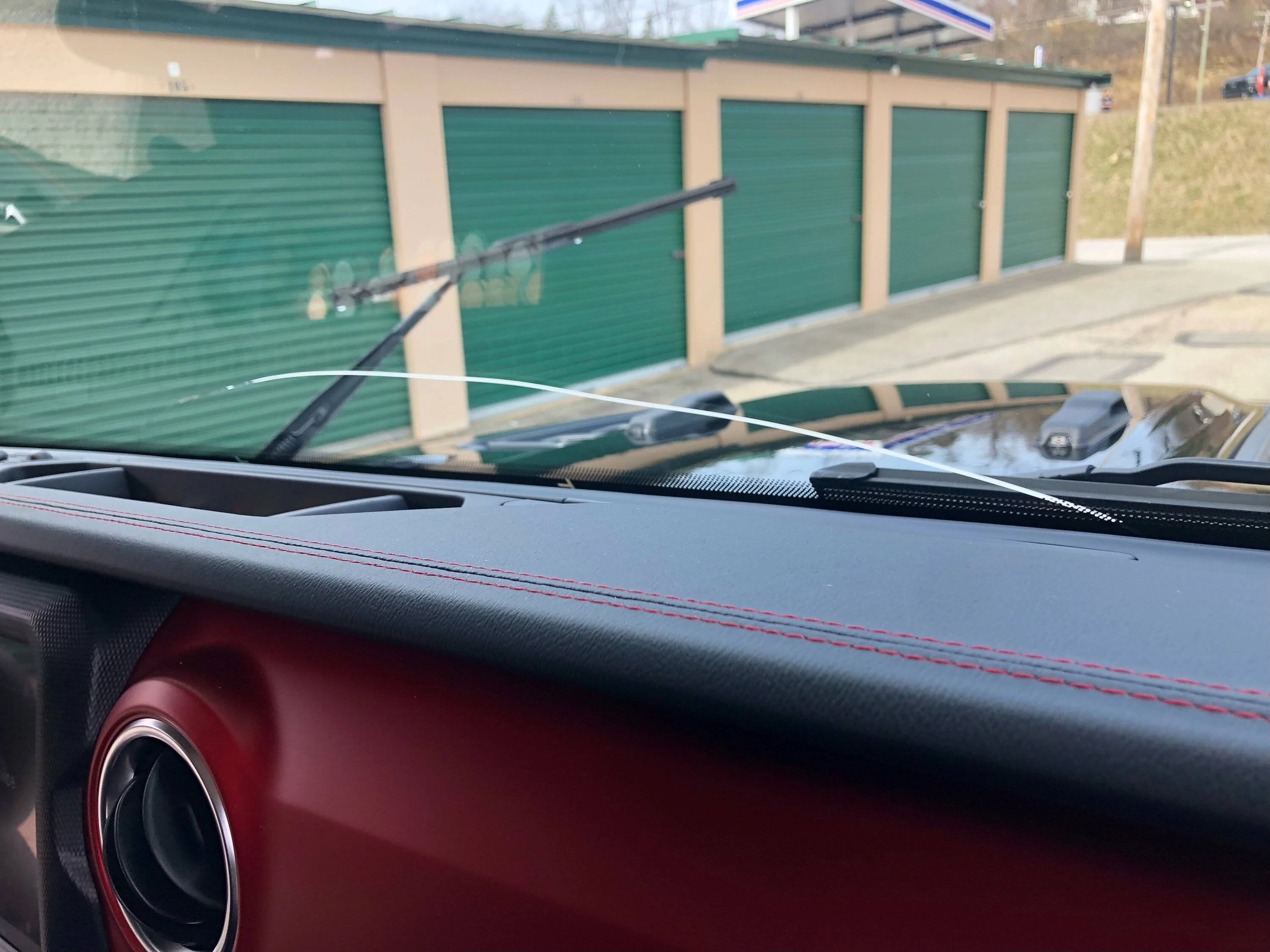 Jeep Gladiator Corning Gorilla Glass Windshield cracks for no reason. windshield2