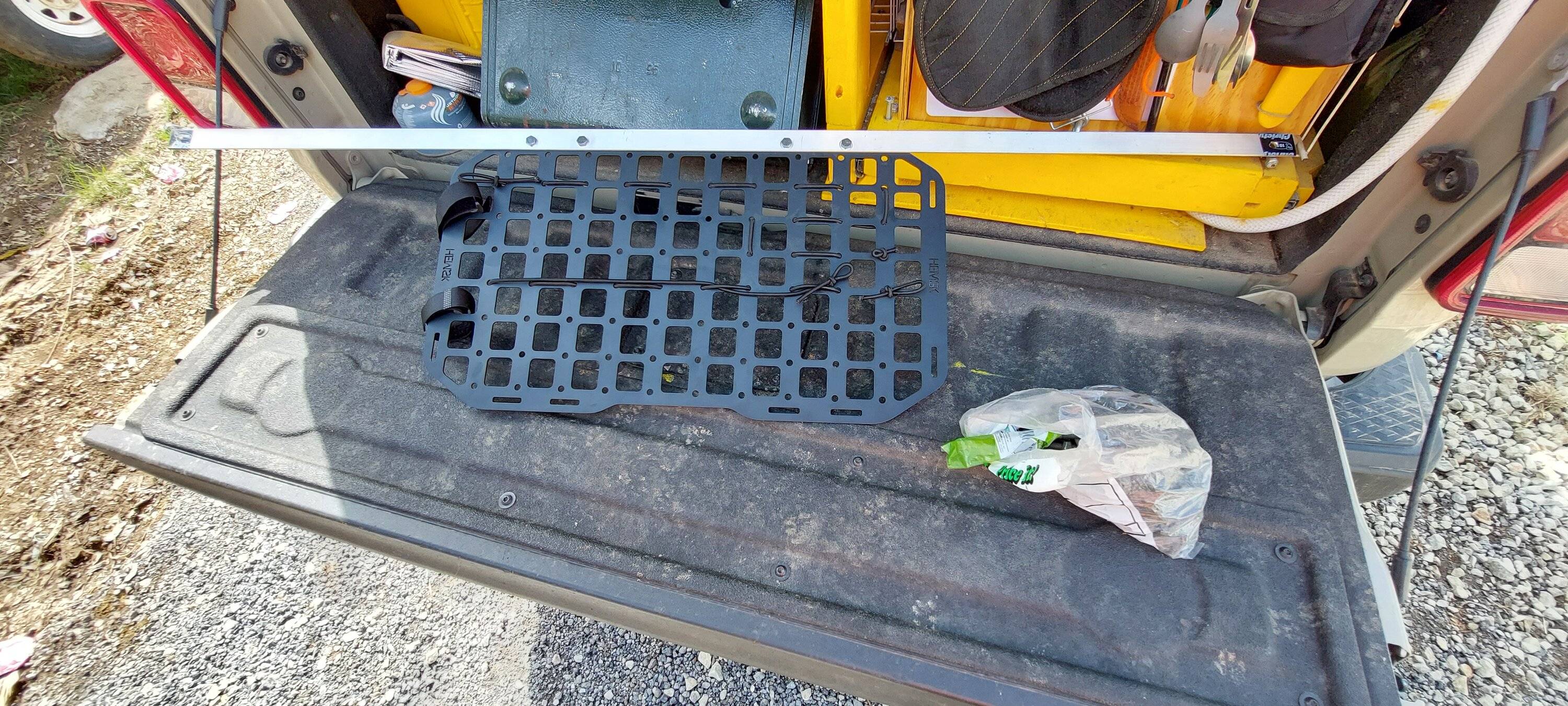 Jeep Gladiator Simple low budget "MOLLY" panel on back rollbar/ soundbar. 20230323_141917