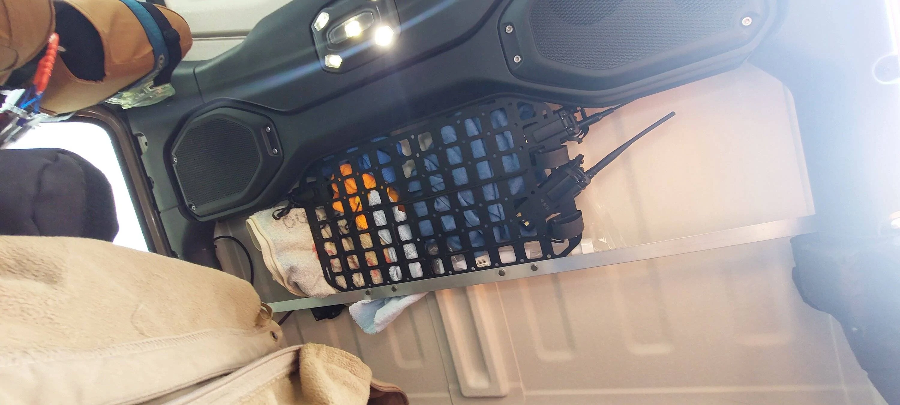 Jeep Gladiator Simple low budget "MOLLY" panel on back rollbar/ soundbar. 20230324_105027