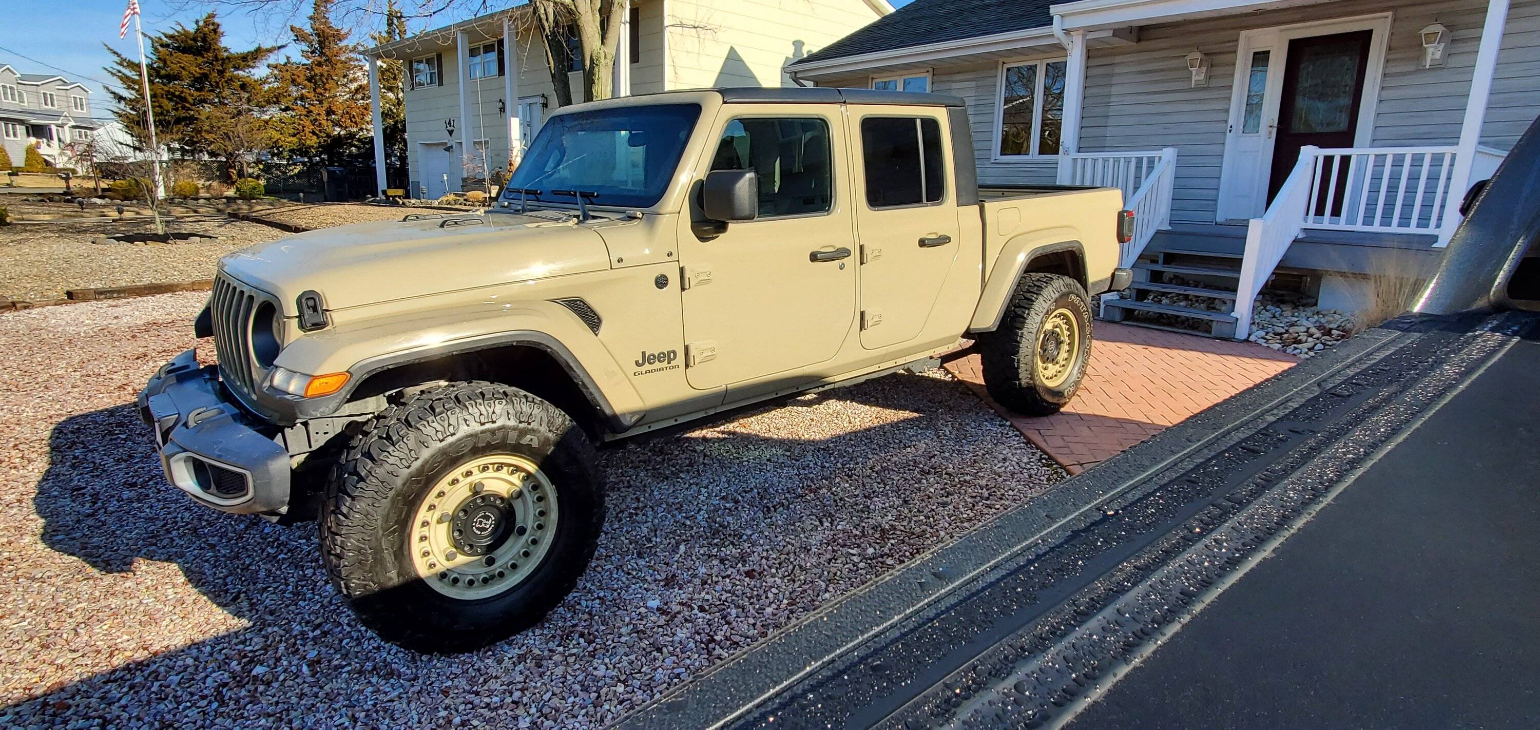 Jeep Gladiator Love my Black Rhino Armory, but they stick out too much.. changing 20230301_085500
