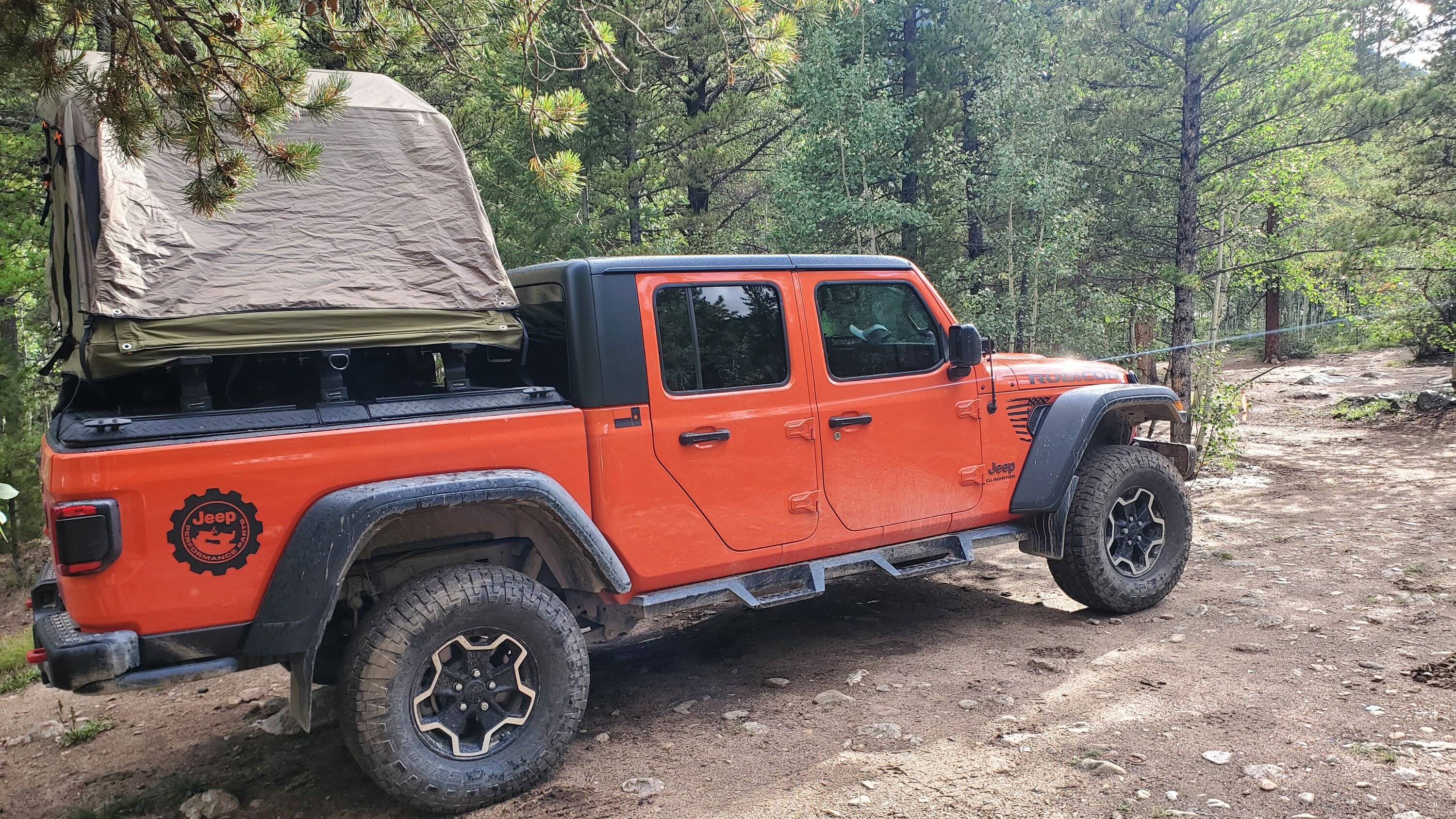 Jeep Gladiator Diamondback SE w/Front Runner Rack 20220817_172143