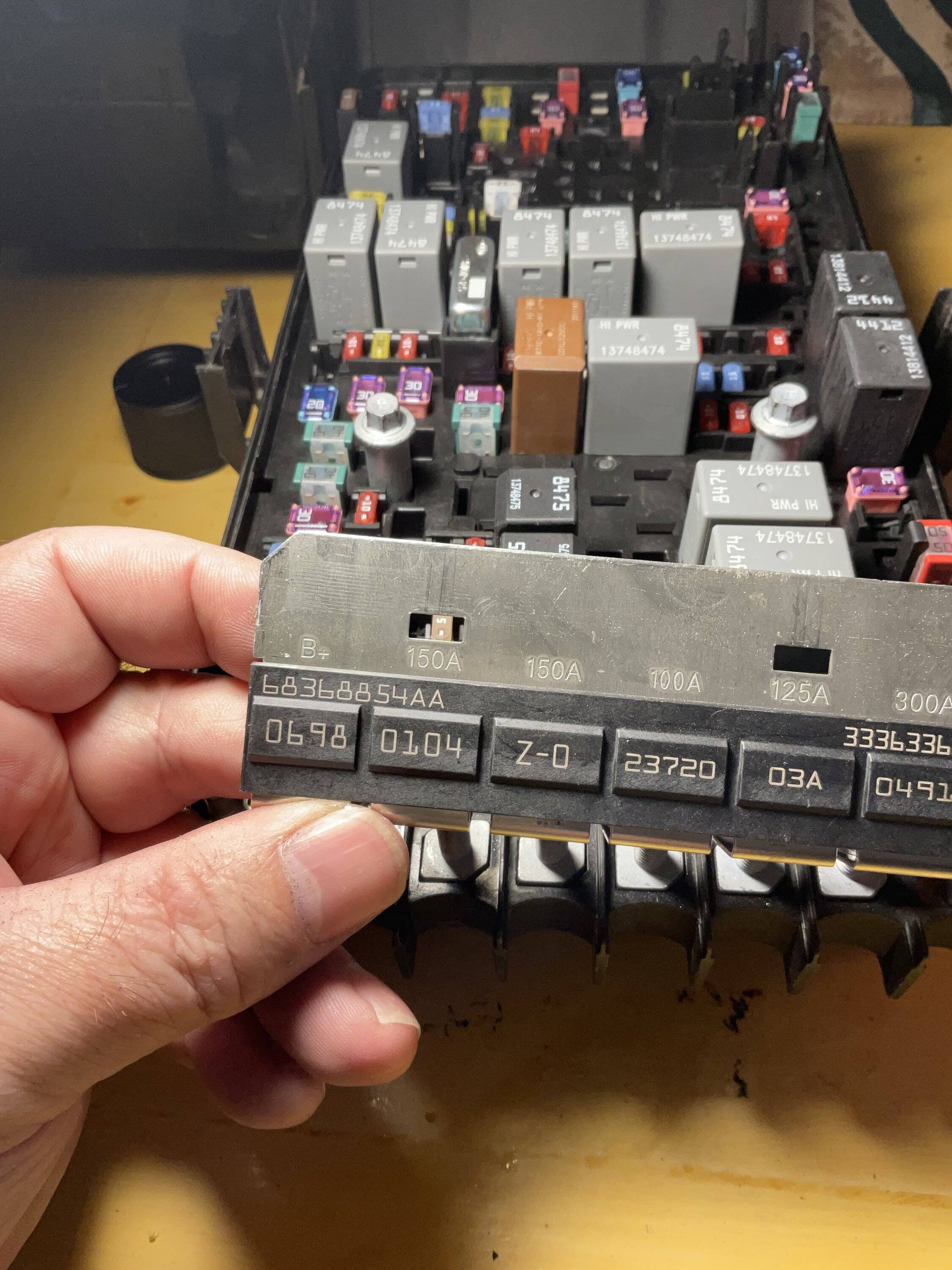 Jeep Gladiator High amp fuse part # MOJAVE E6D0C178-6B13-475E-A336-81FFD717E0B5
