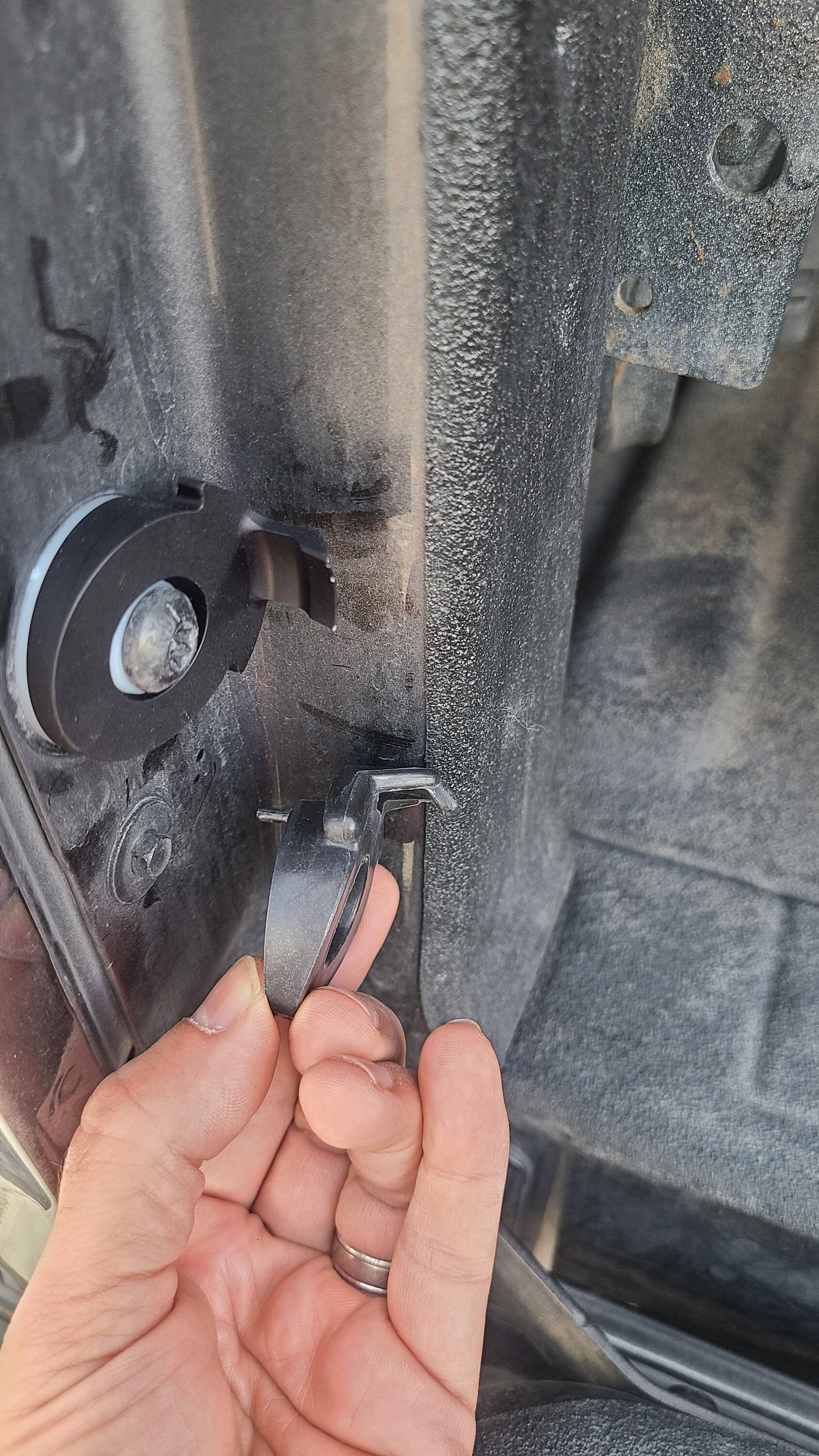 Jeep Gladiator Tailgate weight capacity/ Halfway down 20230326_170426