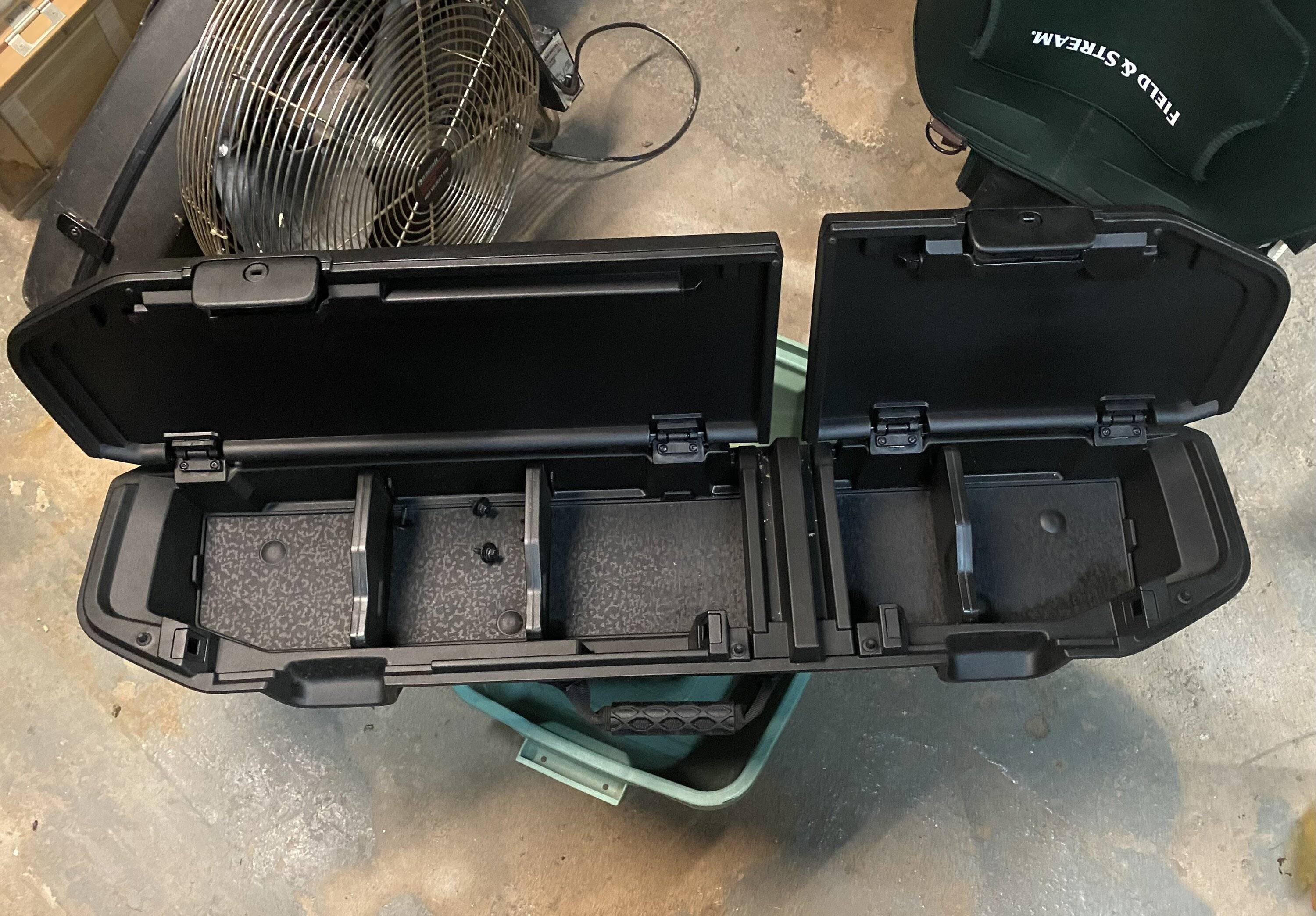 Jeep Gladiator Lockable underseat storage box 12829AA8-10A9-4B17-A8FD-289F08B4047D