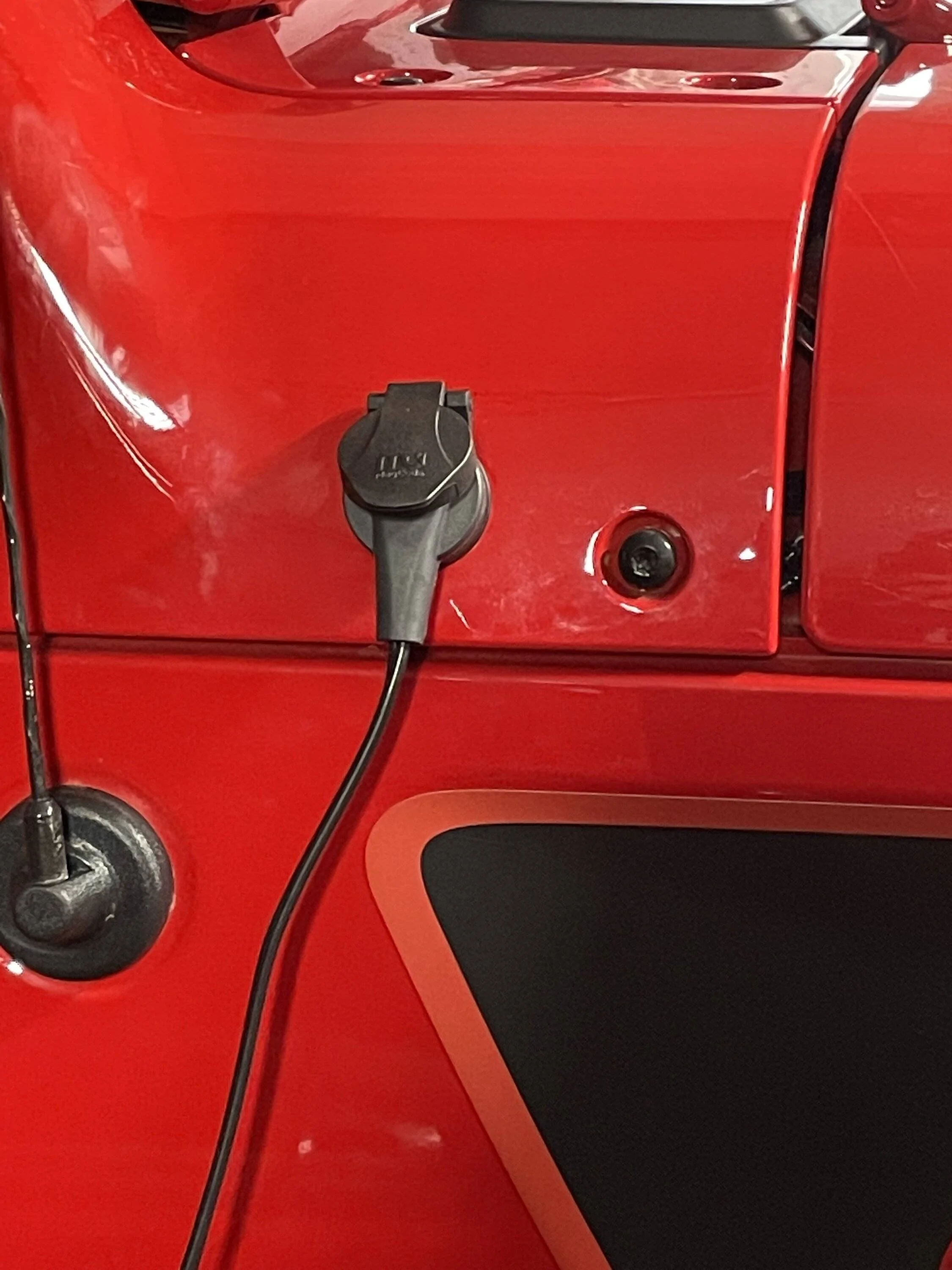 Jeep Gladiator Battery tender install with "magsafe" IMG_8971