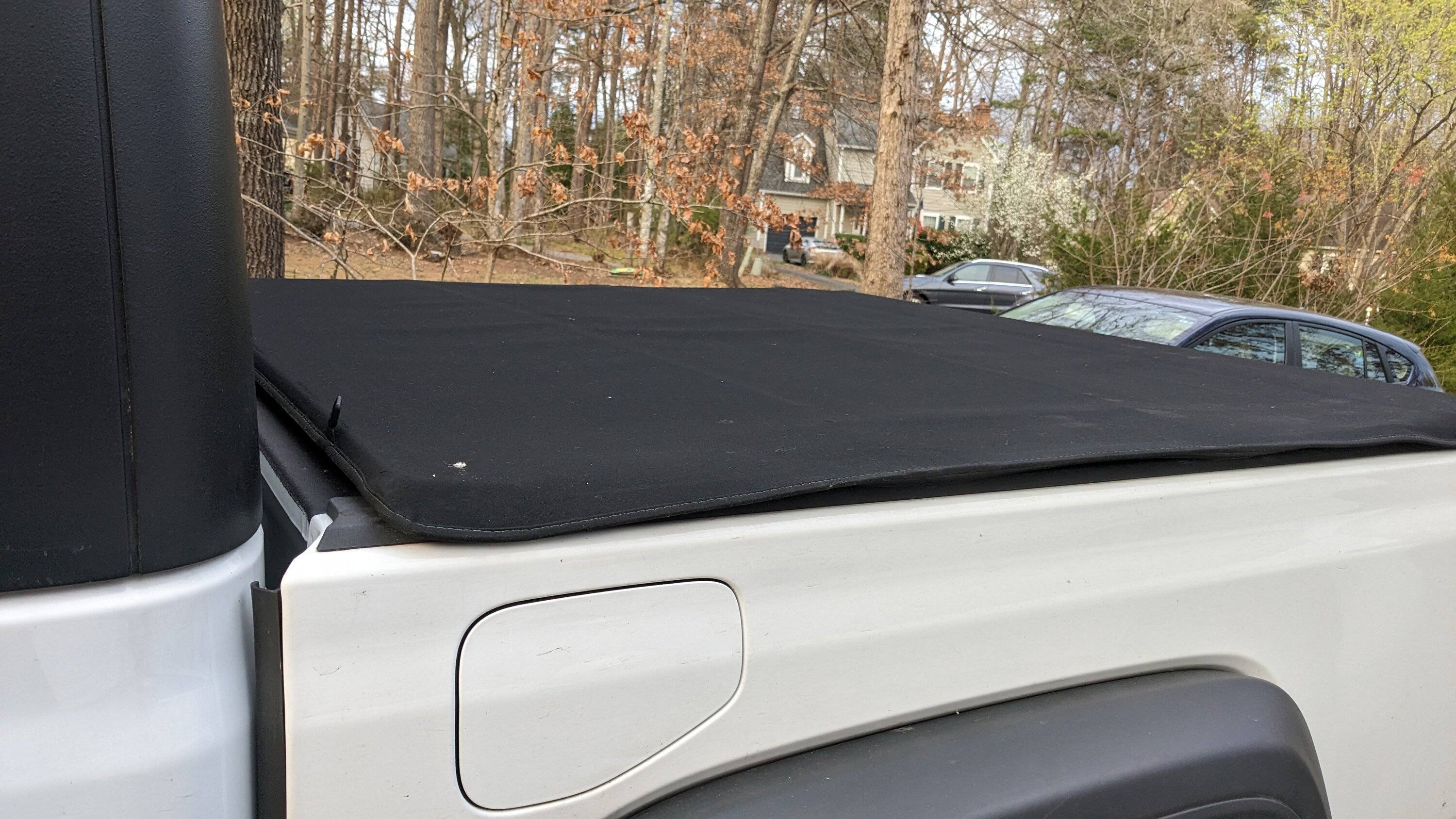 Jeep Gladiator Mopar OEM Roll Up Tonneau Cover  $125 PXL_20230328_231837333