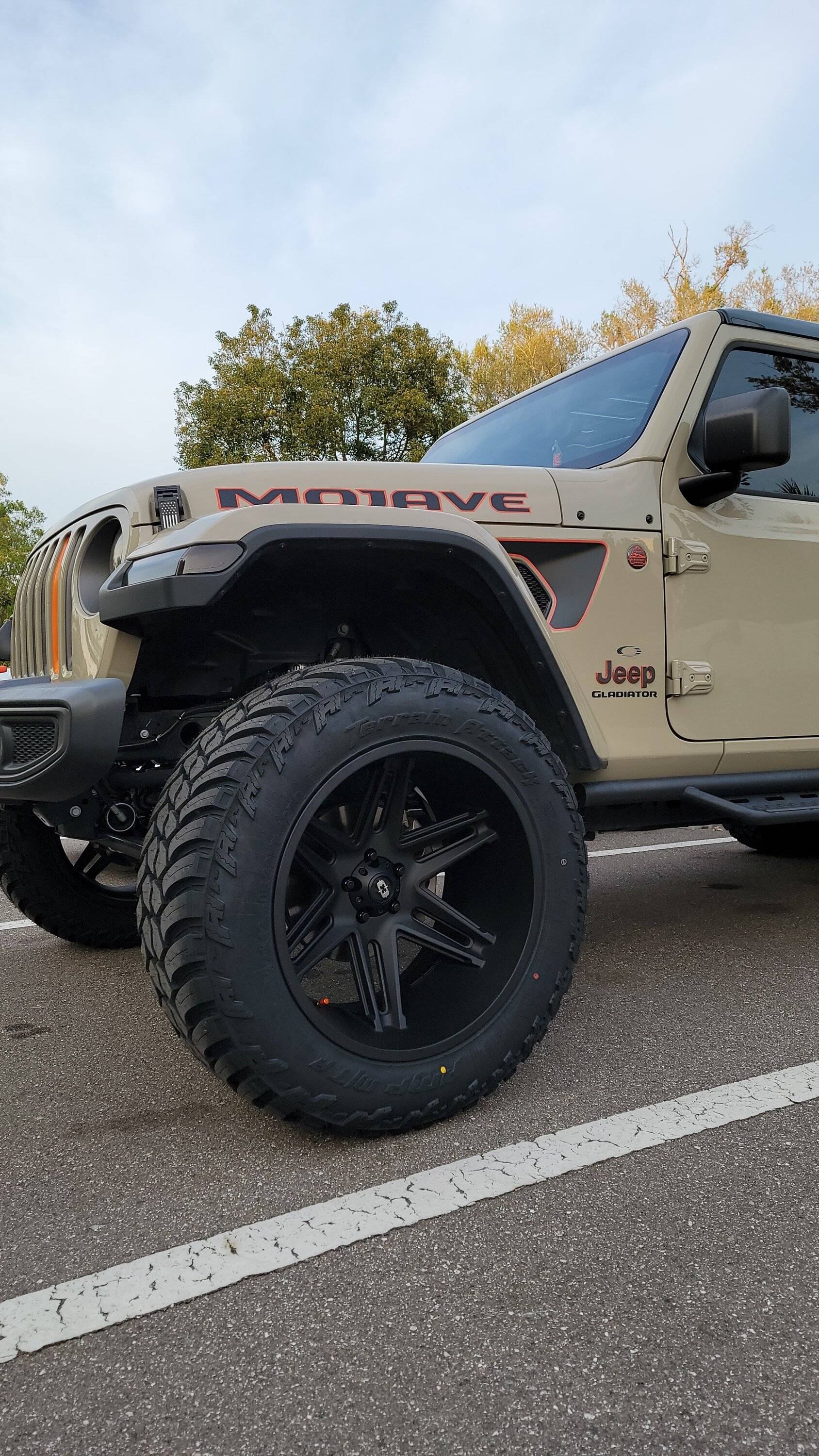 Jeep Gladiator guys with 2.5" and 3.5" lifts Snapchat-285806282