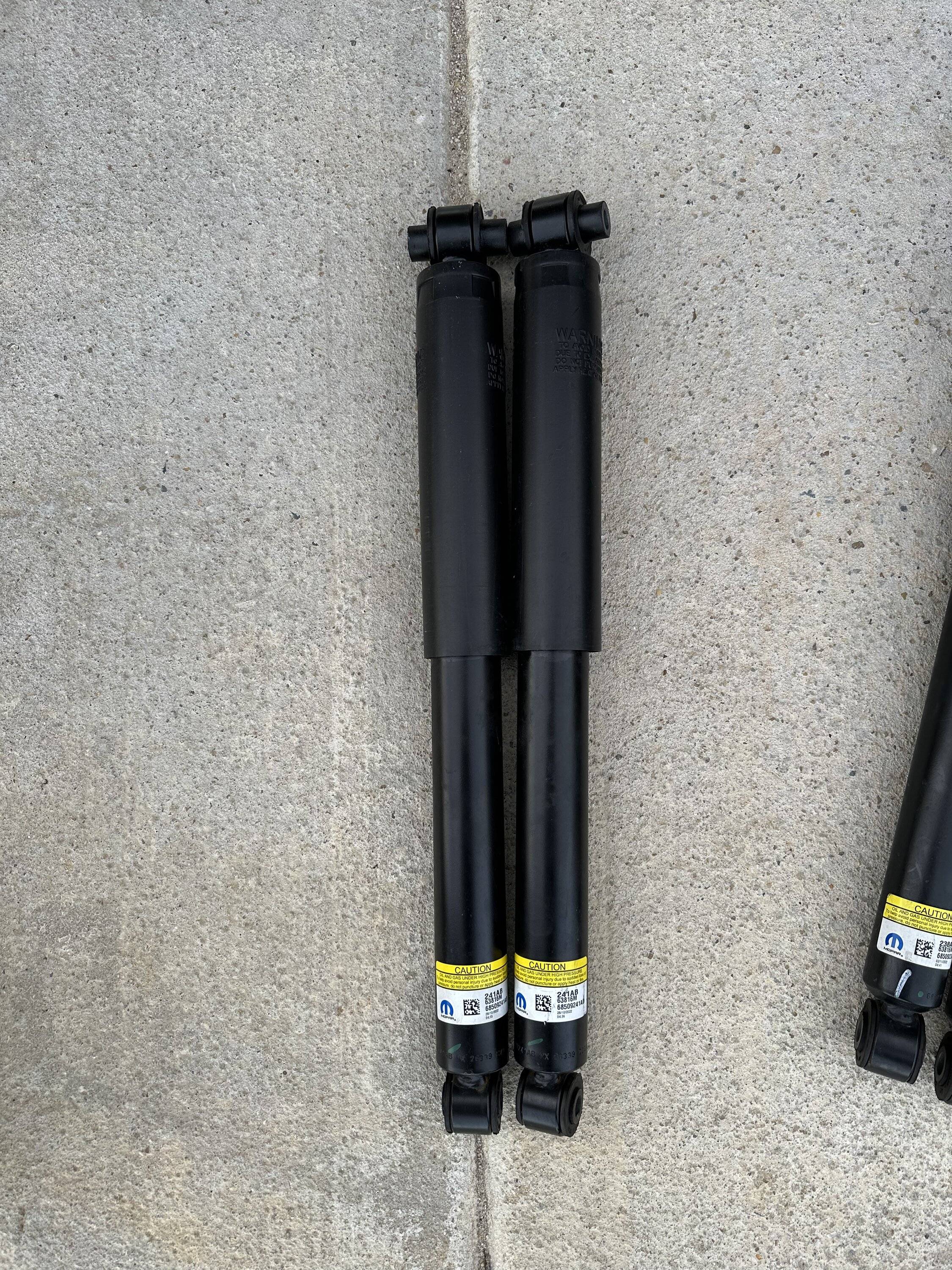 Jeep Gladiator 2023 JT Suspension Parts $500 6634BEC5-8519-487D-8514-8B910F793AB7