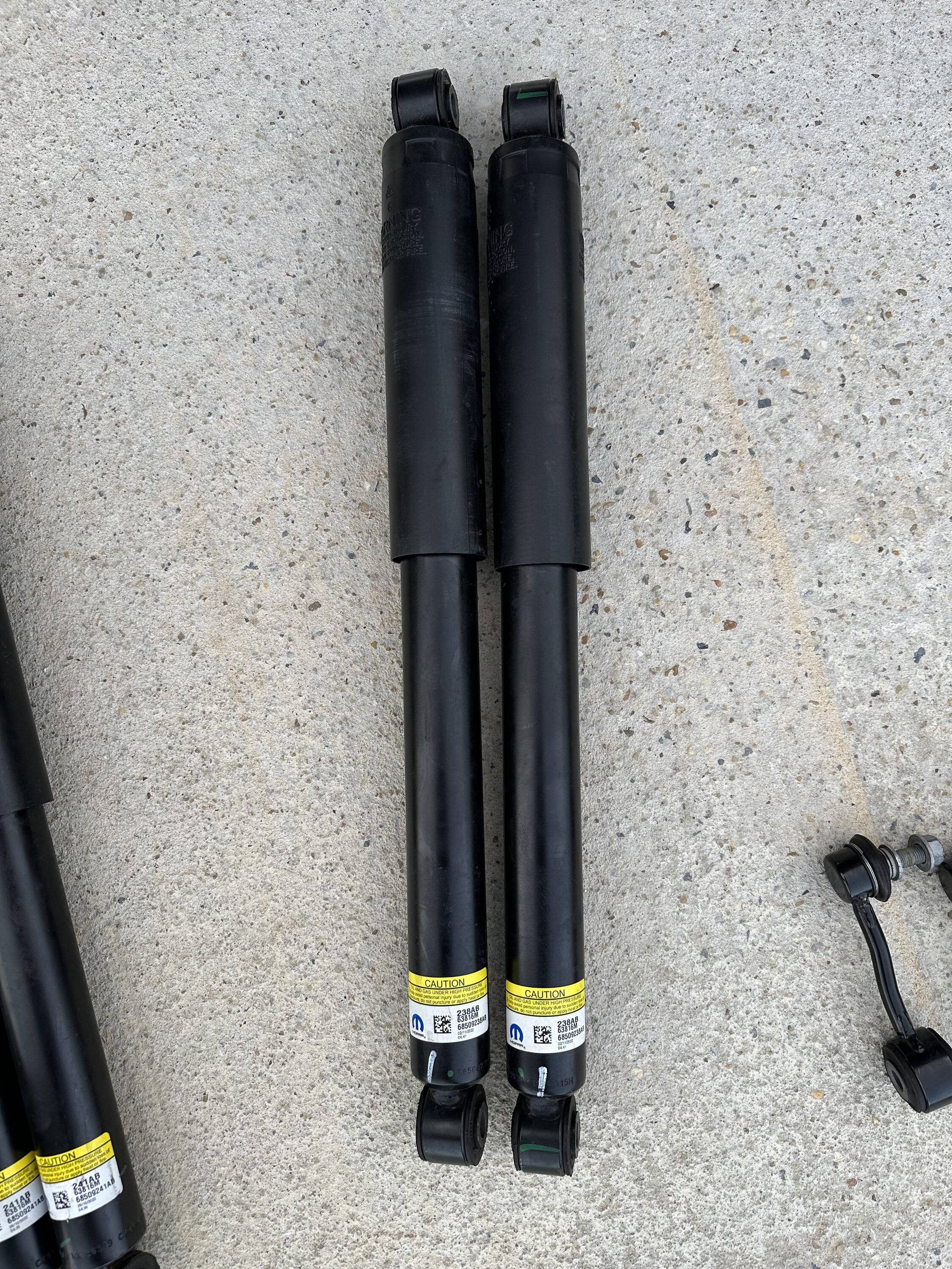 Jeep Gladiator 2023 JT Suspension Parts $500 87D8A15E-CA18-4B96-BE9E-B68631969188