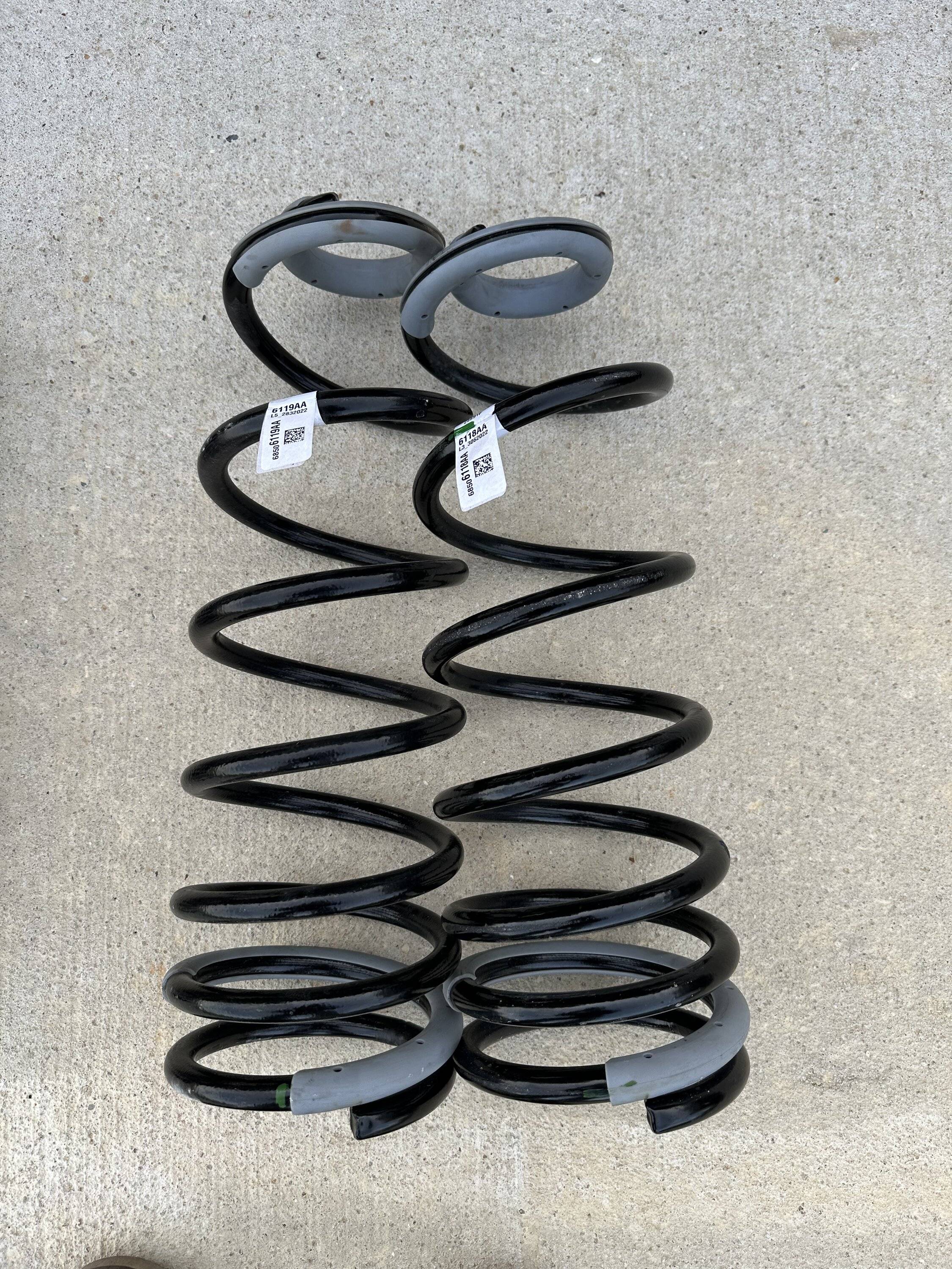 Jeep Gladiator 2023 JT Suspension Parts $500 14888418-1BD4-4850-B436-4492BCD6382A