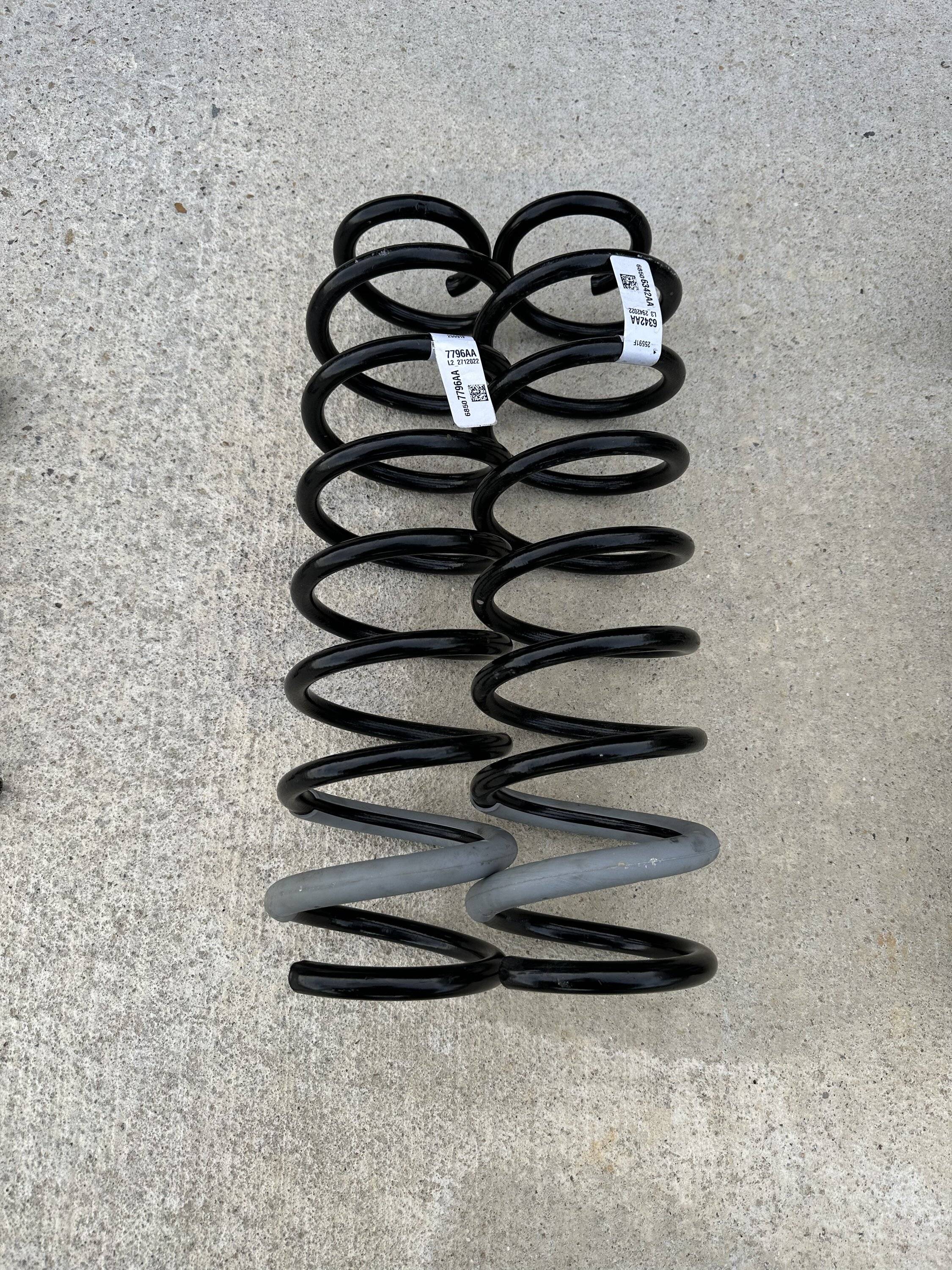 Jeep Gladiator 2023 JT Suspension Parts $500 B5119460-2BDA-4A15-8EB2-01A26263093F