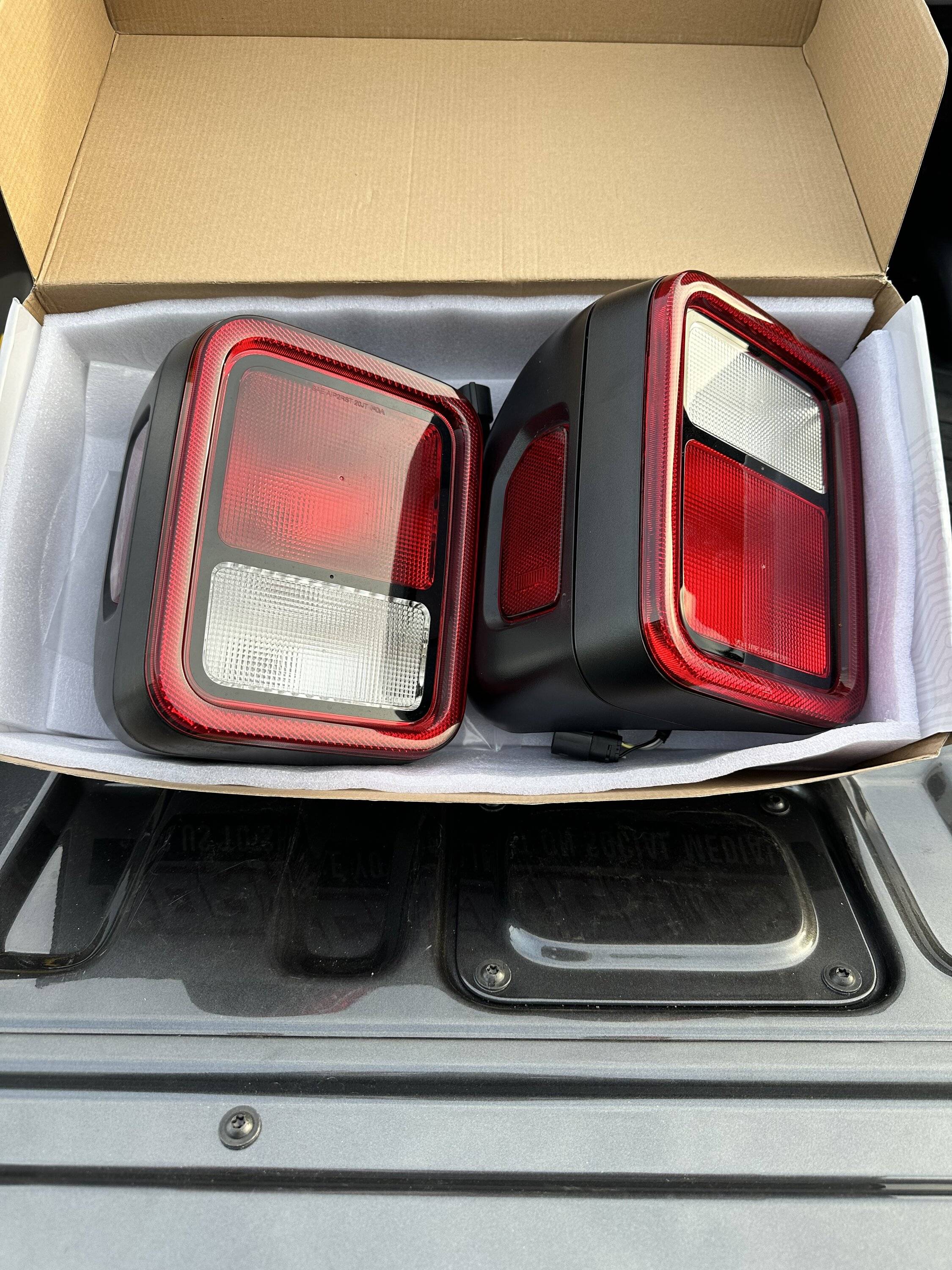 Jeep Gladiator 2023 JT Freedom MOPAR Halogen Take-off Tail Lights 04DA28CE-D255-43DE-BFF4-4E7817E933E0