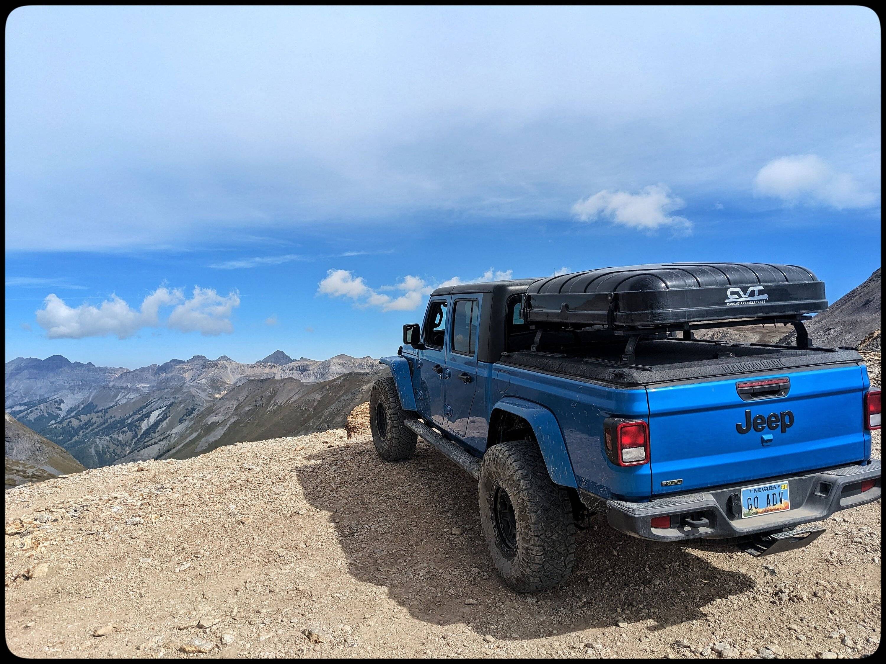 Jeep Gladiator Diamondback SE tonneau cover & frontrunner rack--- $1400 OBO PXL_20220910_163120794.MP-01 (1)
